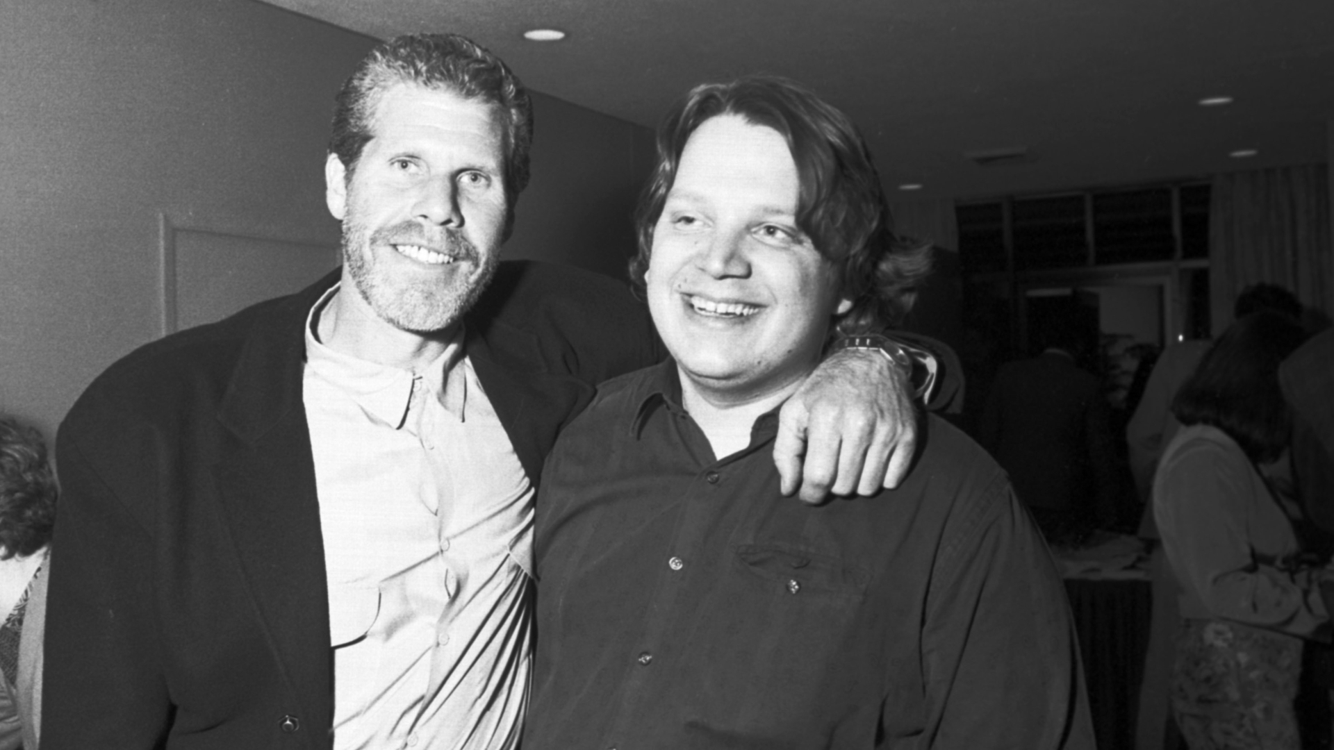 Un joven Ron Perlman y Guillermo del Toro