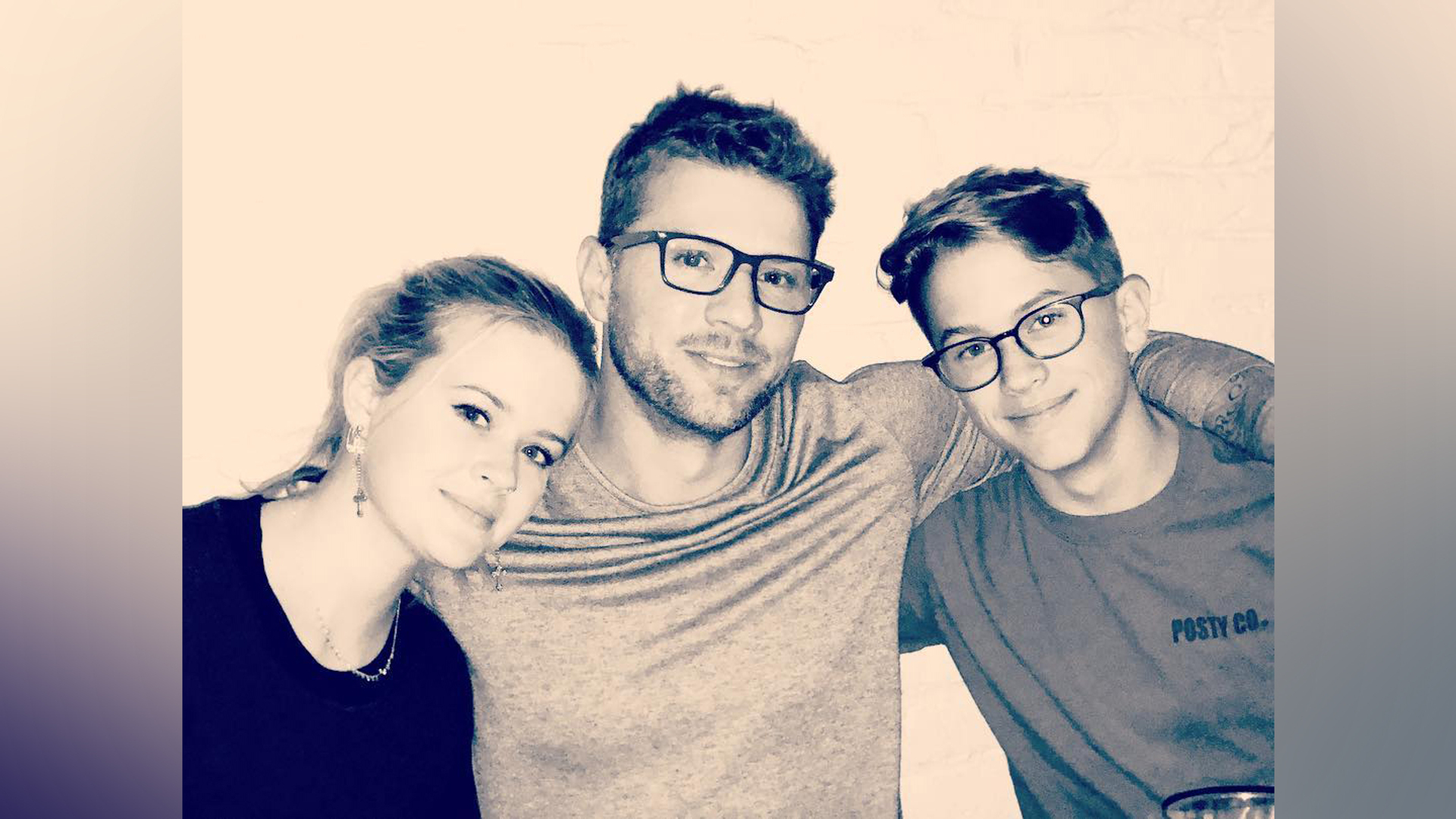Ryan Phillippe con hijos de Reese Witherspoon