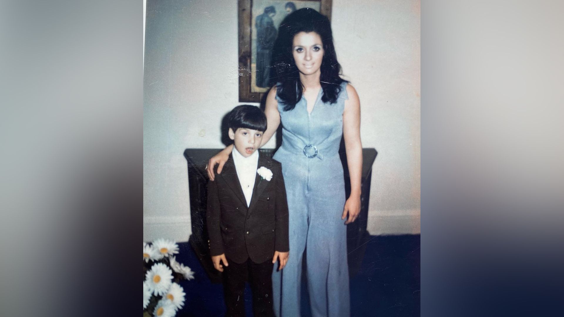 Frank Grillo de niño con su madre