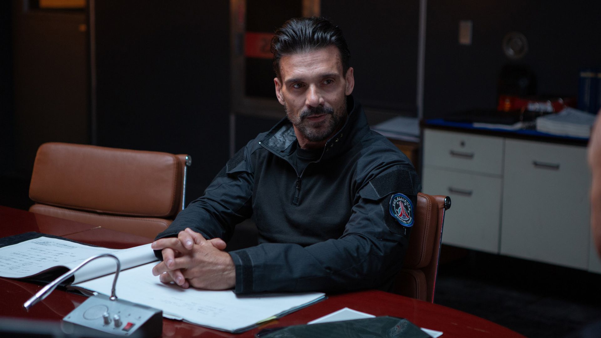 Frank Grillo en la película "Cosmic Sin"