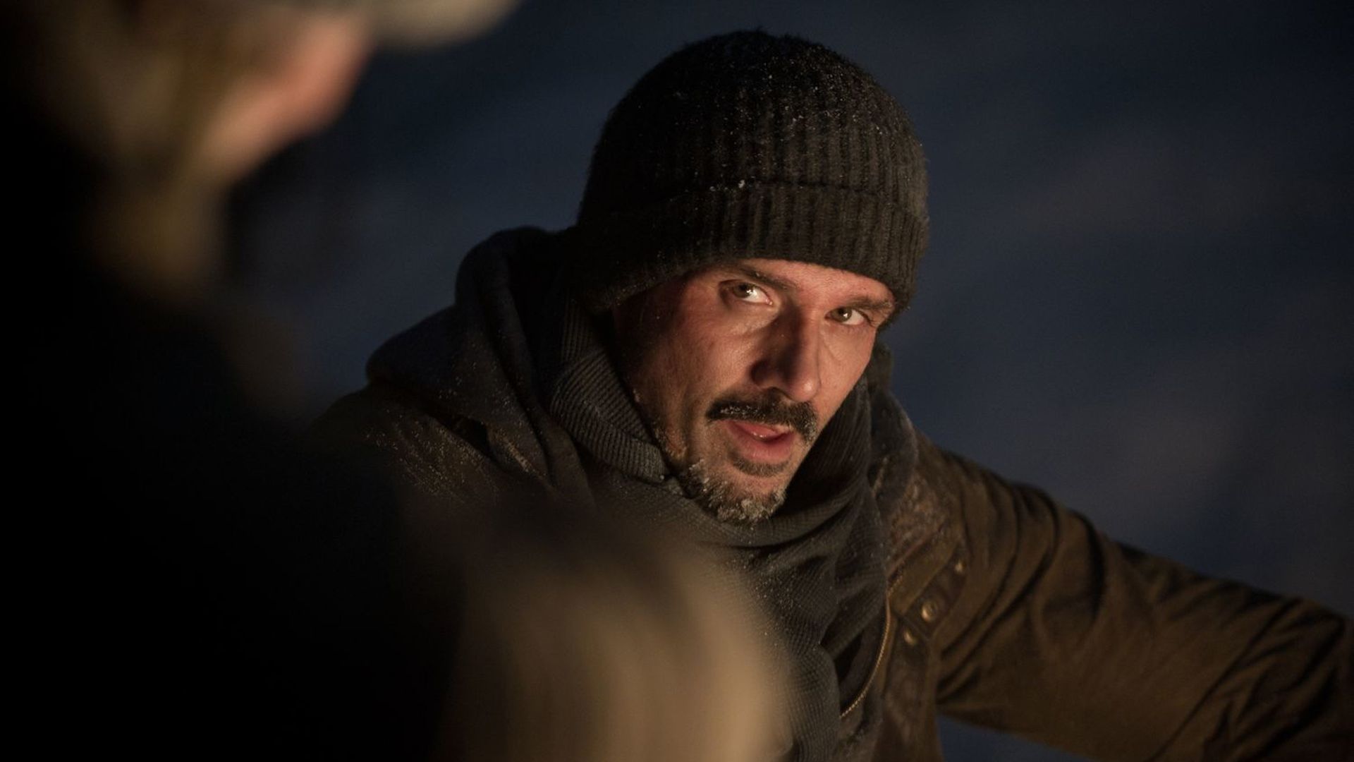 Frank Grillo en la película "The Grey"