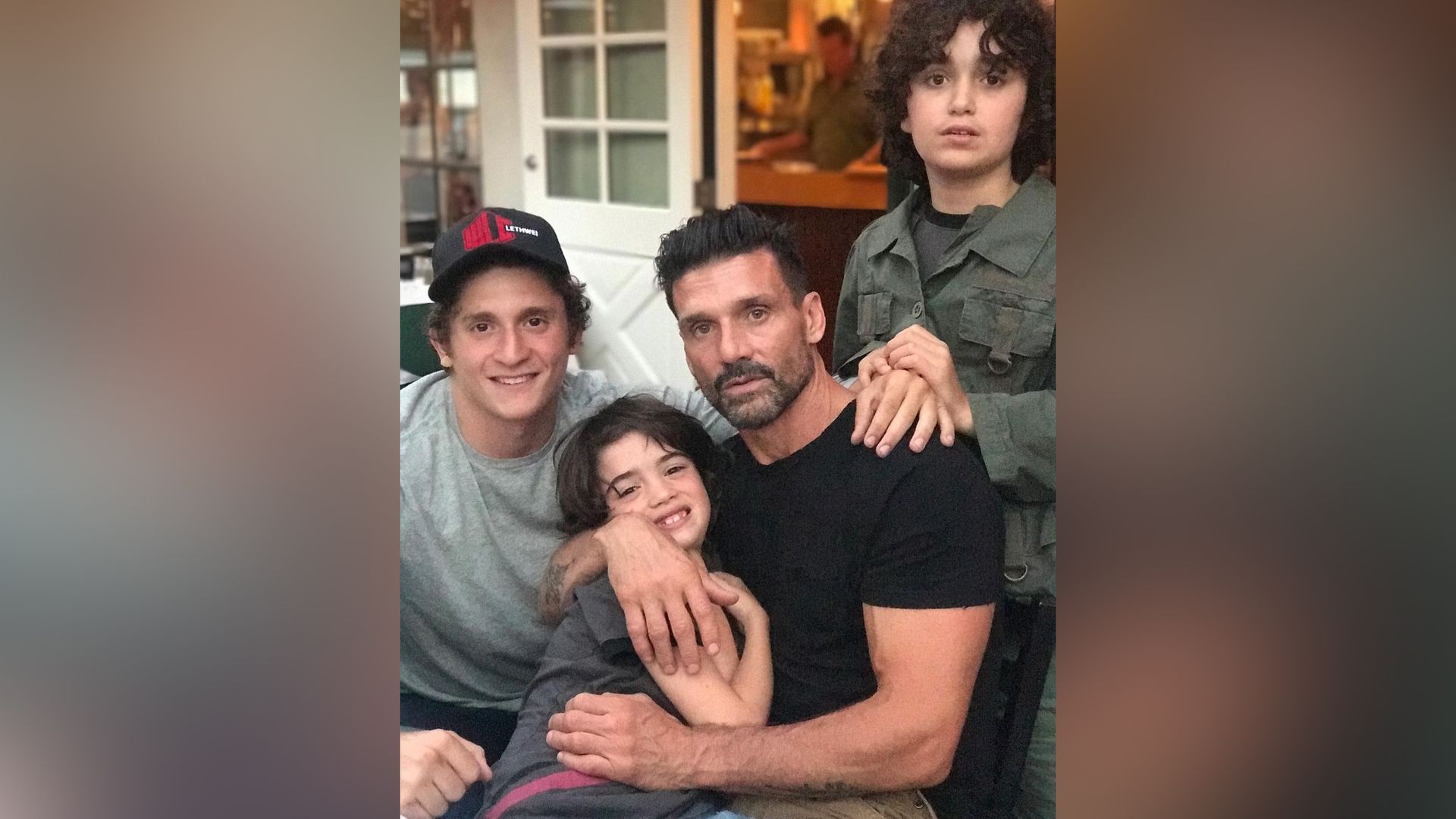 Frank Grillo con sus hijos
