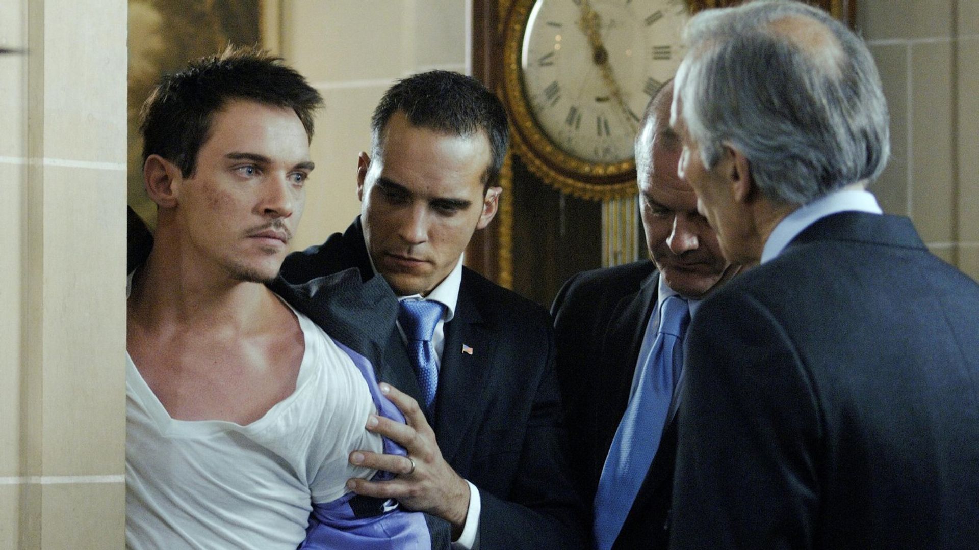 Jonathan Rhys Meyers en la película 'From Paris with Love'