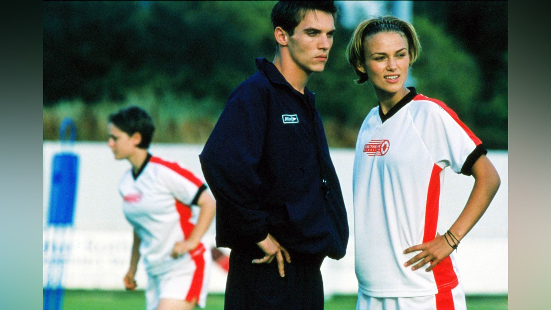 Jonathan Rhys Meyers en la película 'Bend It Like Beckham'