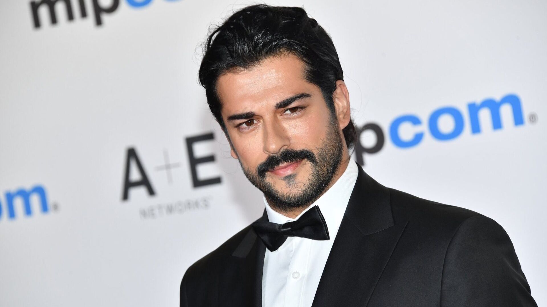 Actor Burak Özçivit – Hombre Capricornio