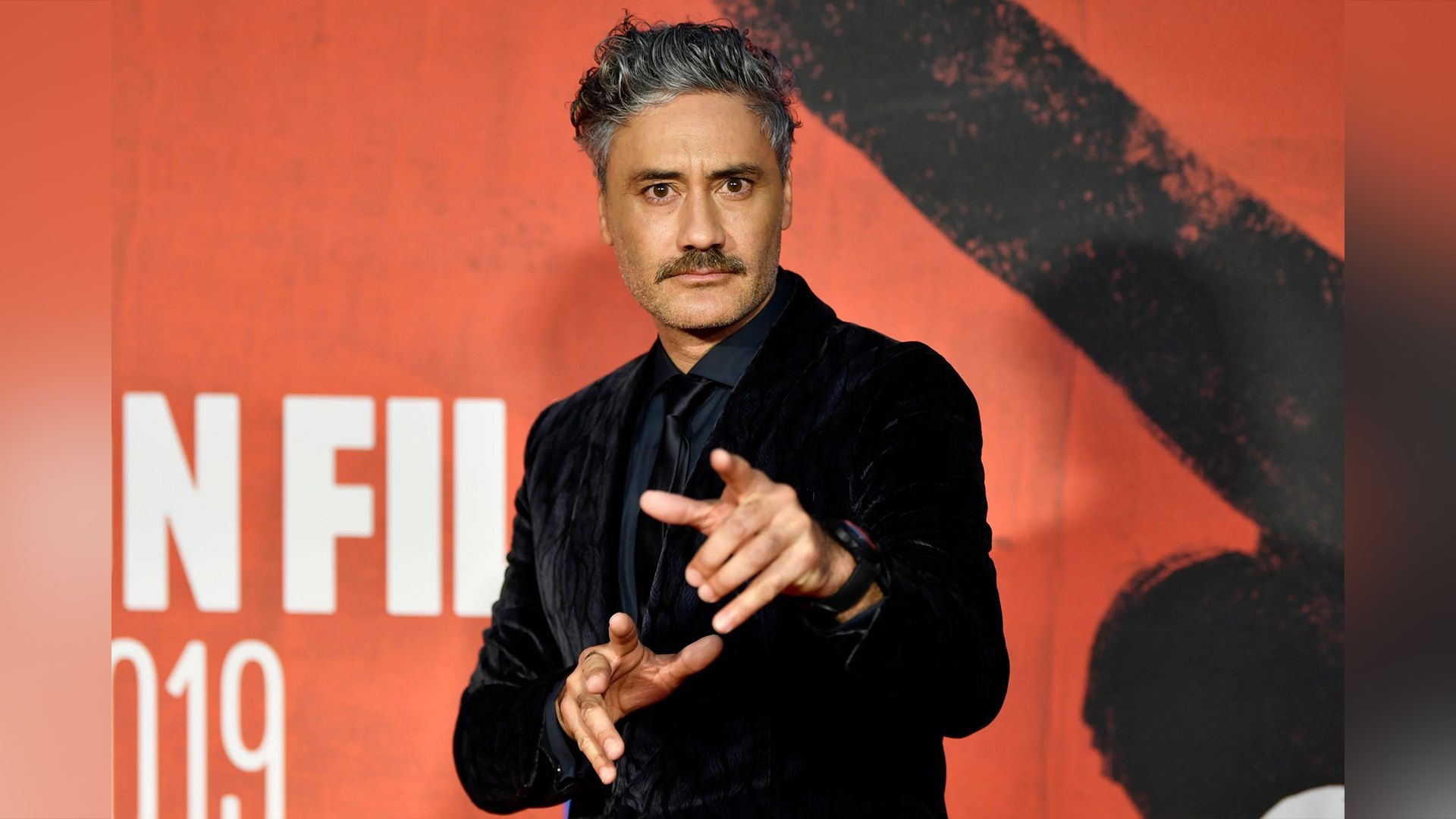 El director Taika Waititi: un típico hombre Leo