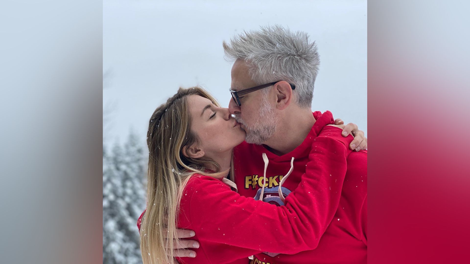 Jennifer Holland y James Gunn