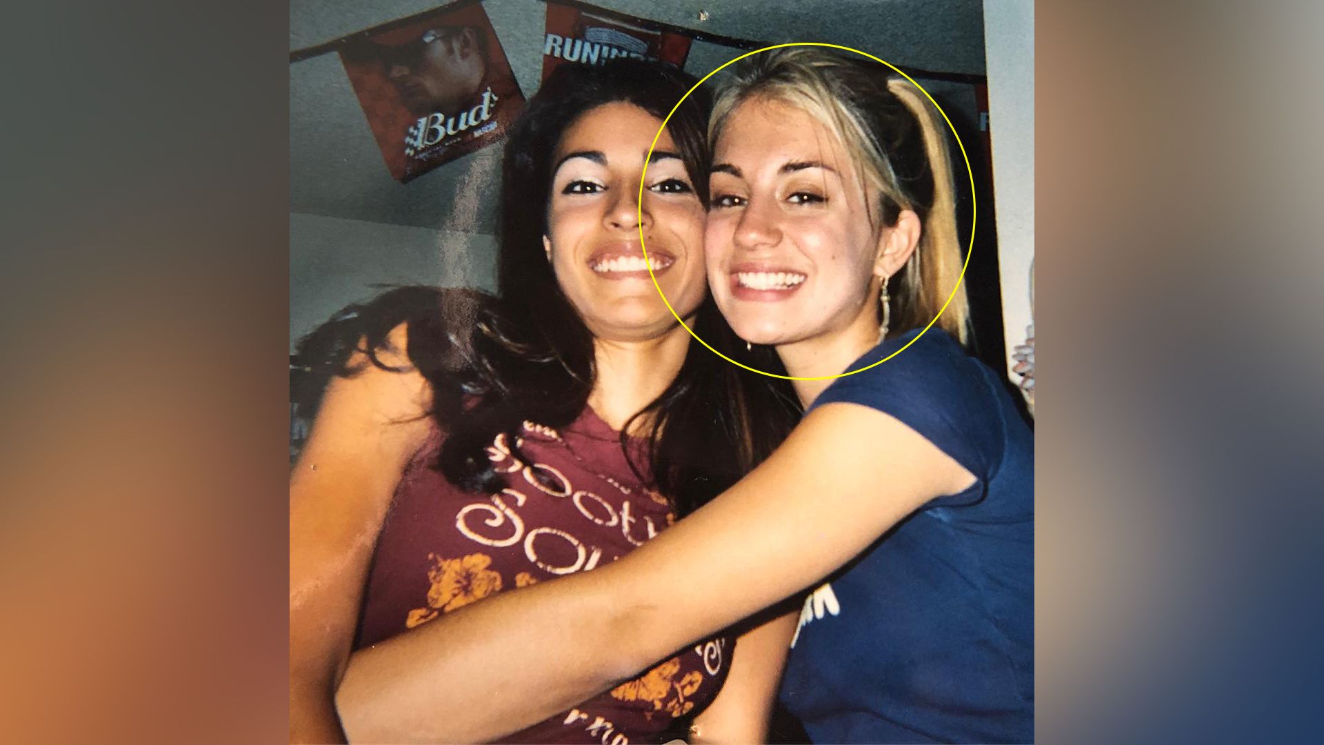 Jennifer Holland en su juventud