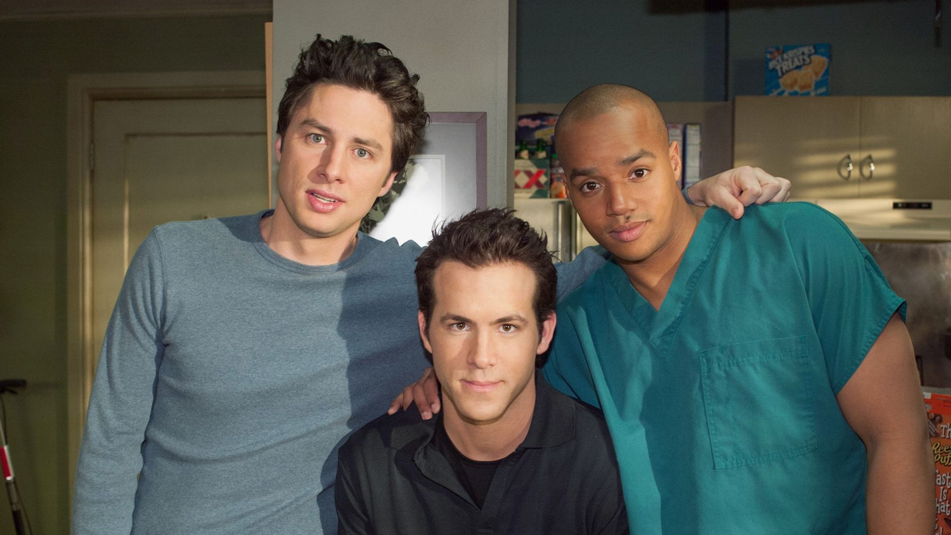 Zach Braff, Ryan Reynolds y Donald Faison en el set de Scrubs