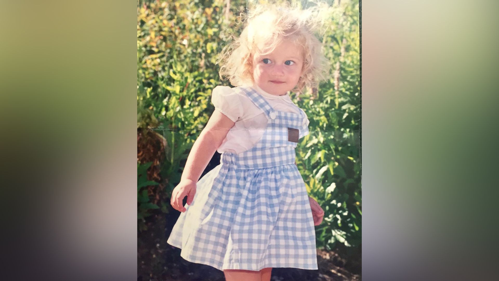 Julia Garner de niña