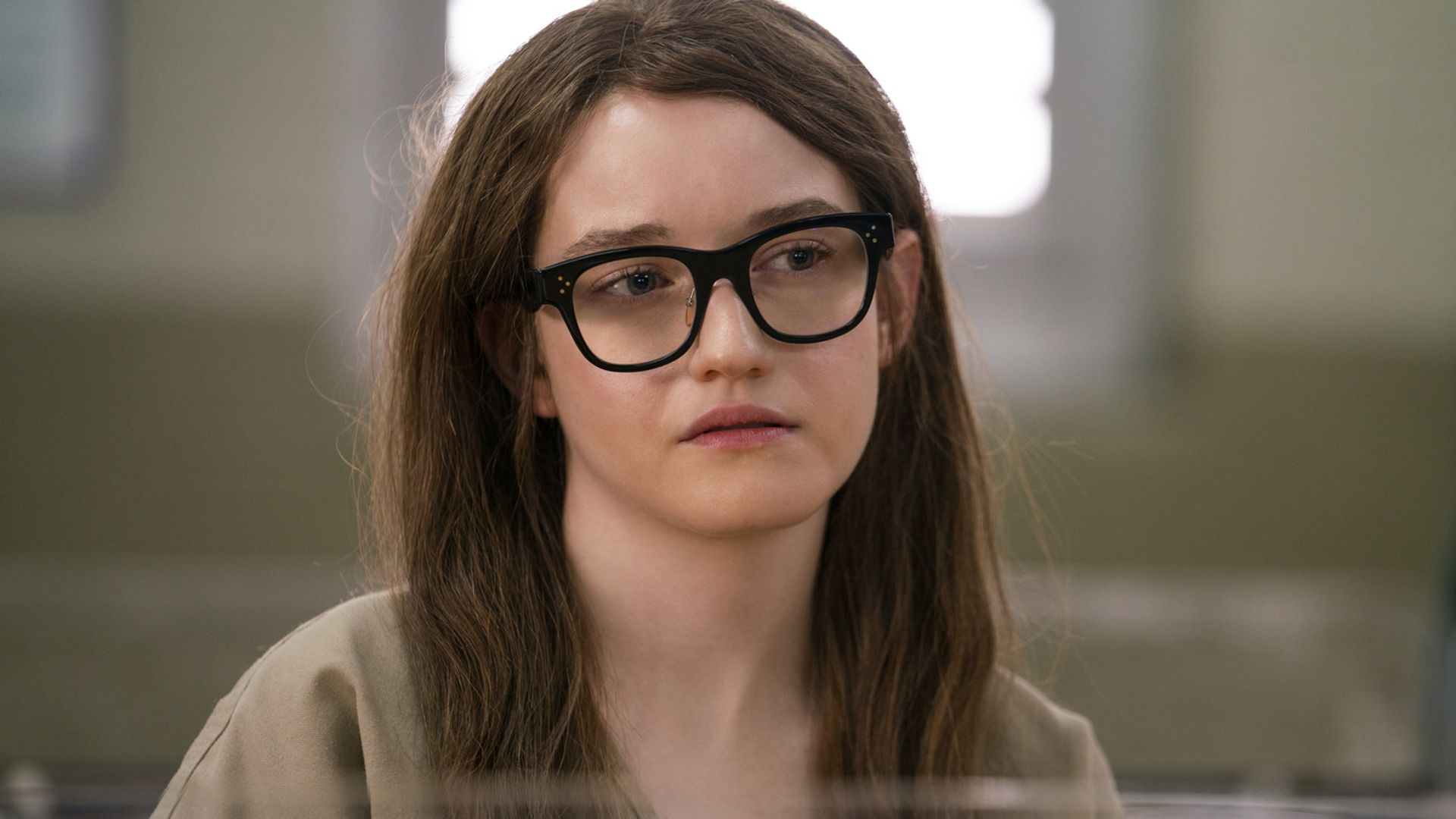 Julia Garner en la serie "Inventing Anna"
