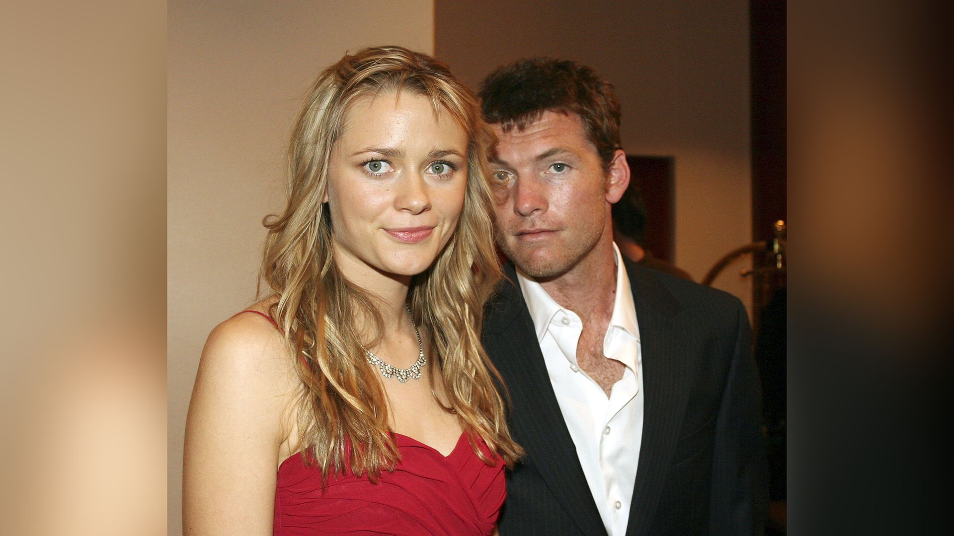Sam Worthington y Maeve Dermody