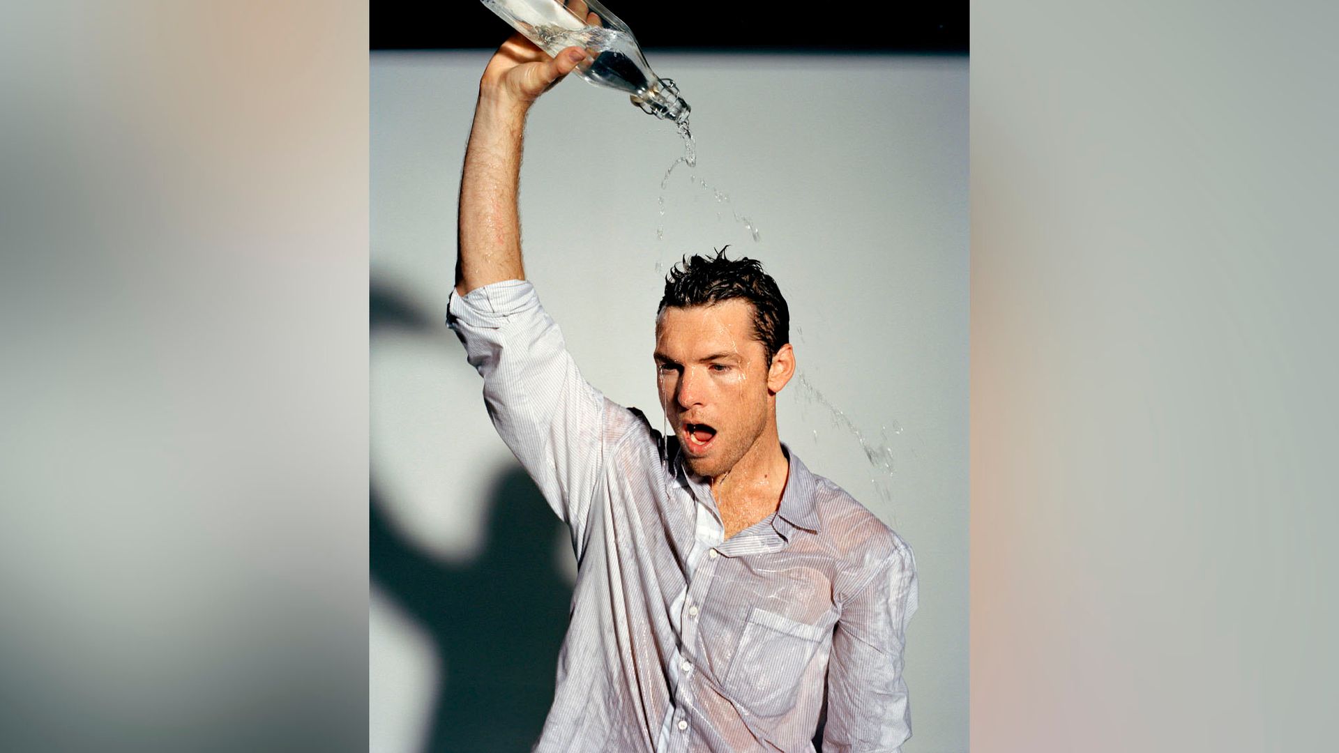 Sam Worthington tuvo un problema con la bebida