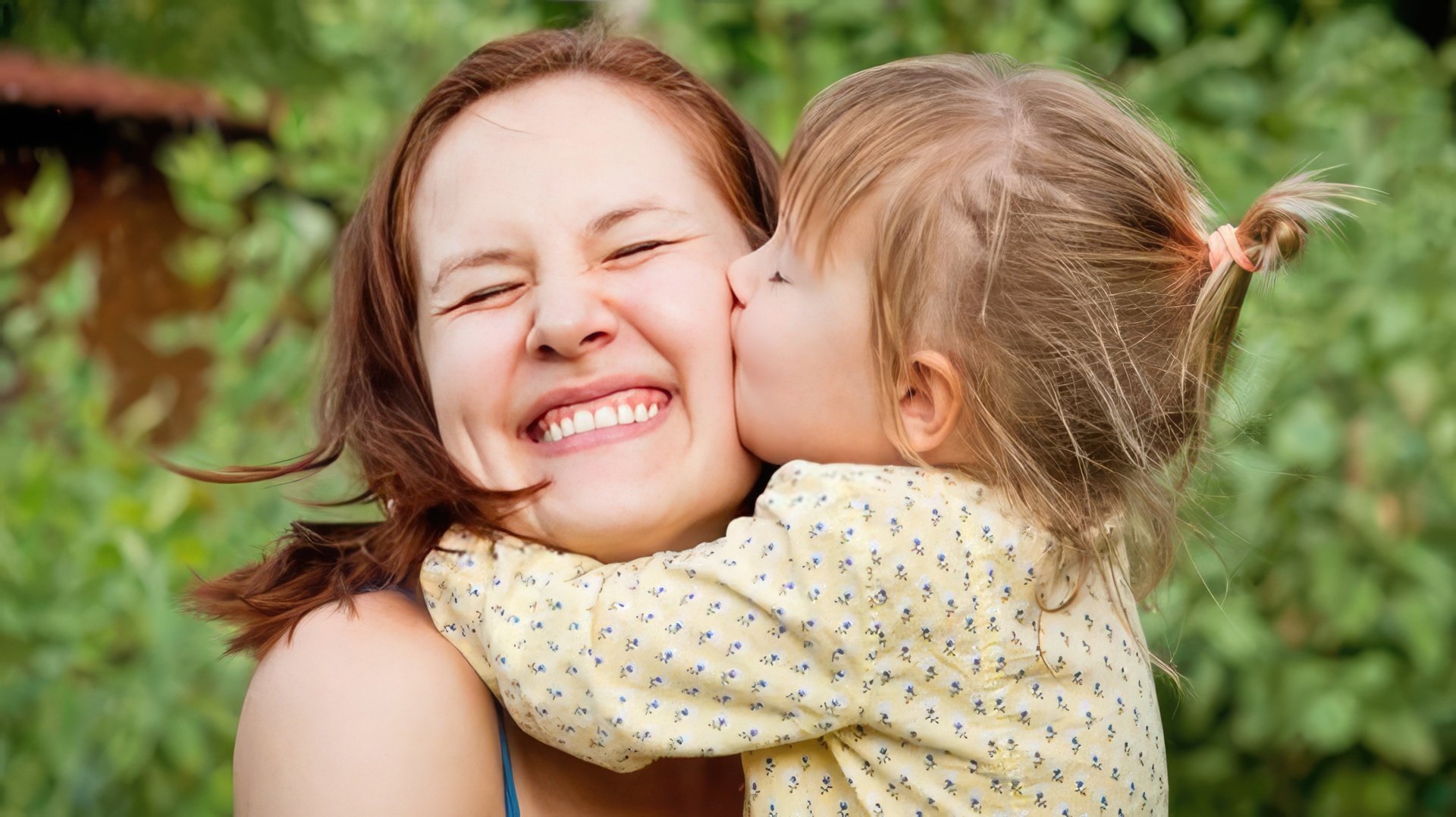 La madre Géminis da a su hijo positividad y diversión
