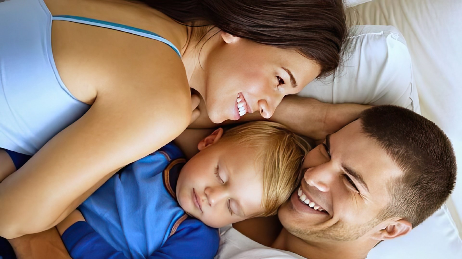 La Mamá Virgo y el Papá Leo Aman a su Bebé