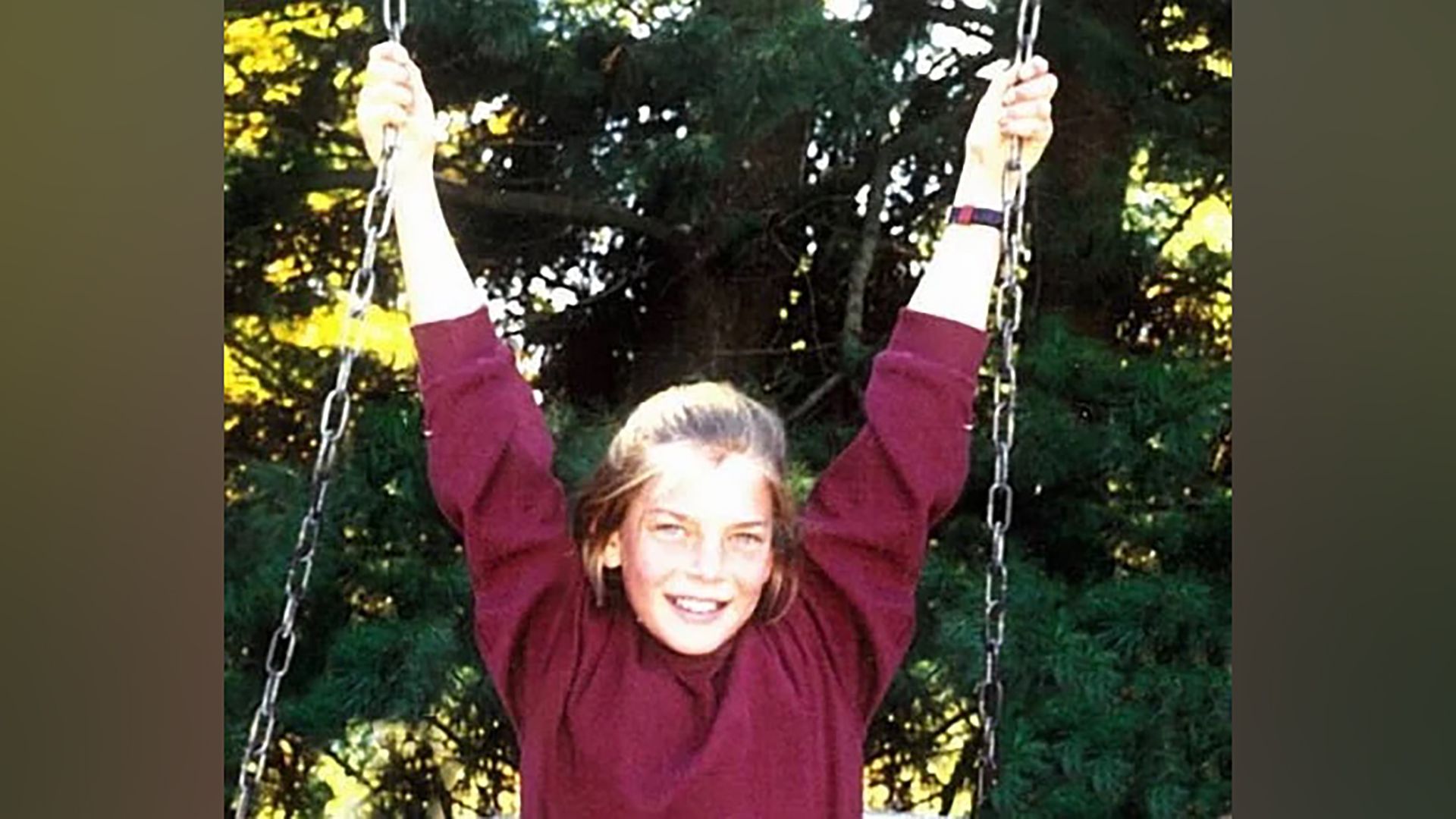 Betty Gilpin en su infancia