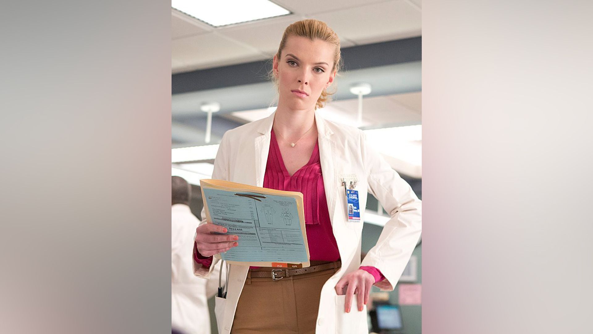 Betty Gilpin en la serie 'Nurse Jackie'
