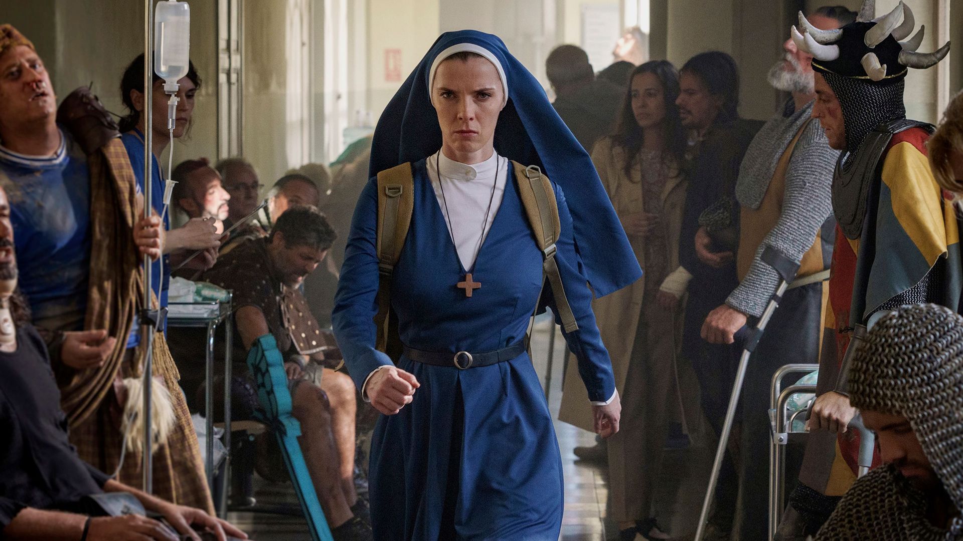 Betty Gilpin en la serie 'Mrs. Davis'