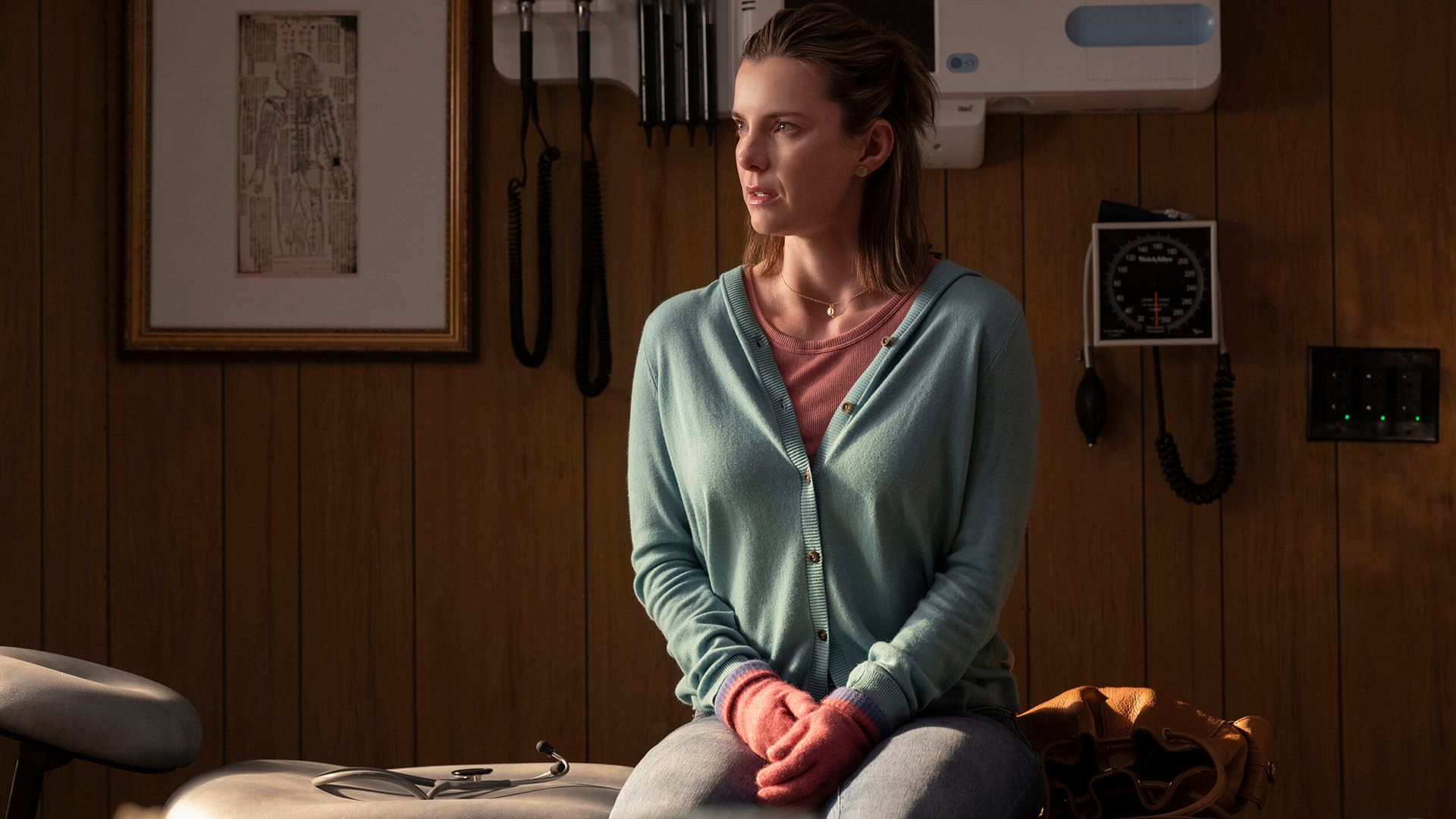 Betty Gilpin en la serie 'Three Women'