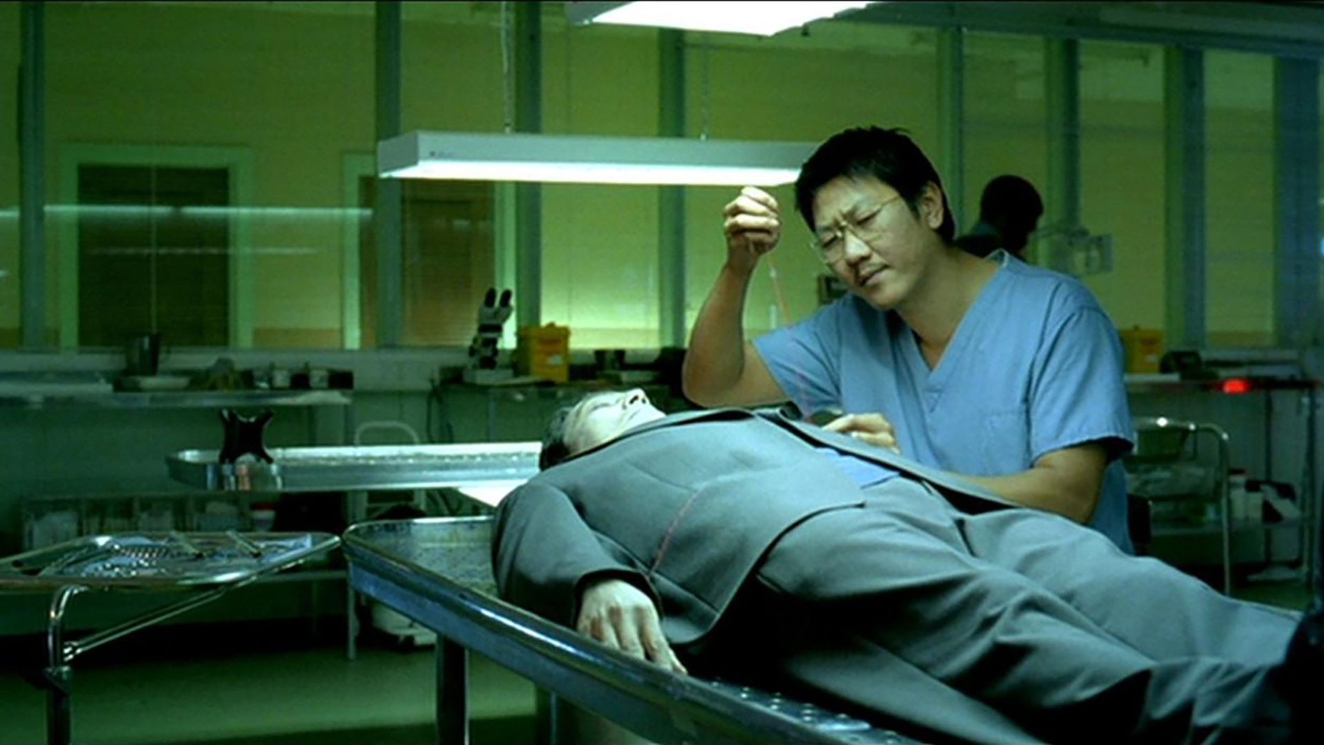 Benedict Wong en la película Dirty Pretty Things