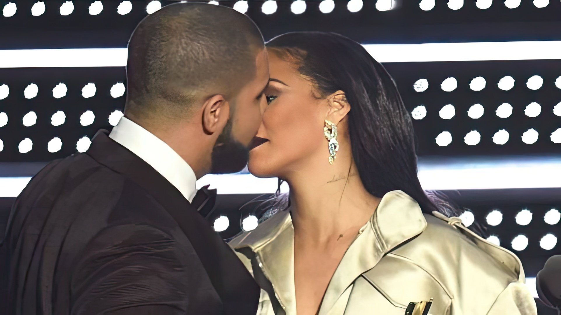 Drake besó a Rihanna en los MTV VMA 2016