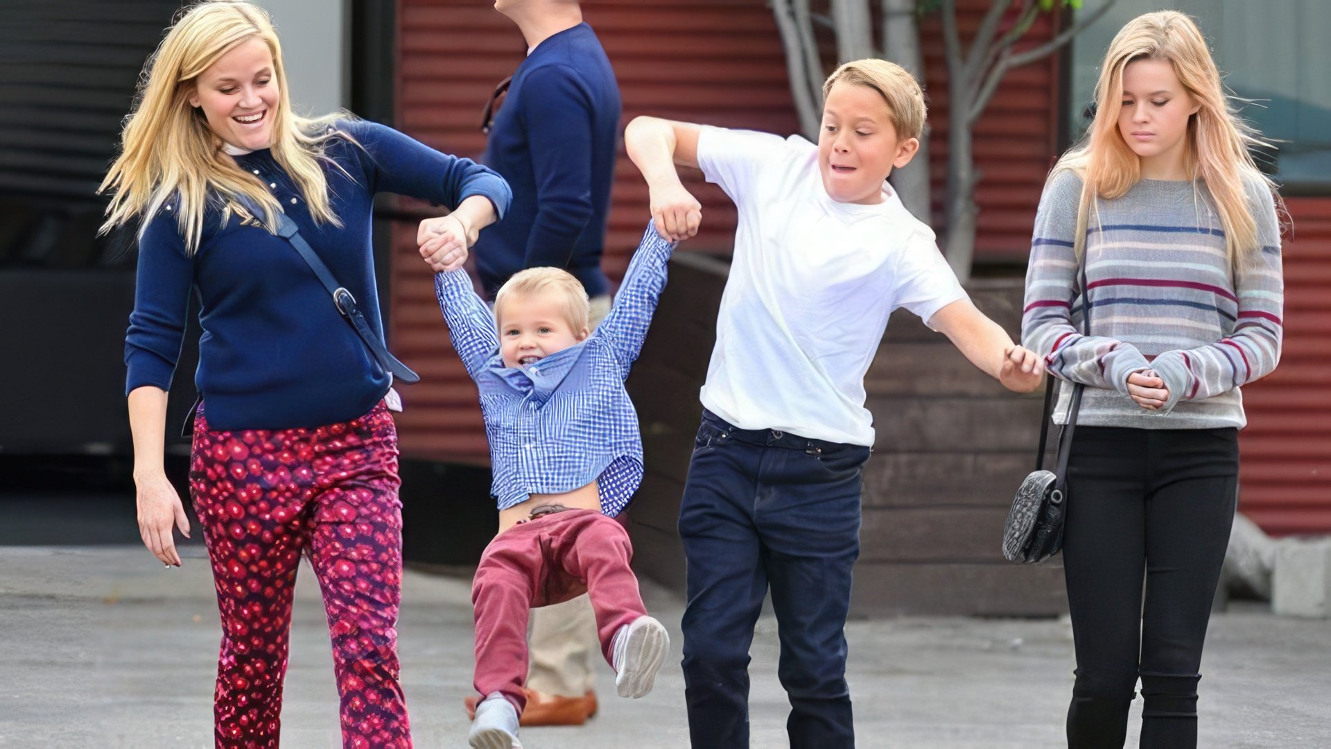 Reese Witherspoon con sus hijos