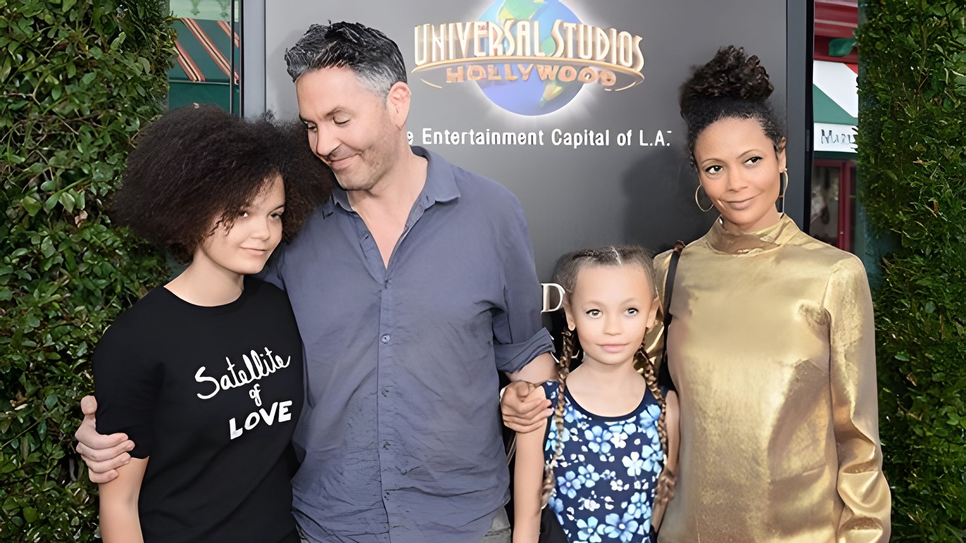 Thandie Newton con su esposo e hijos