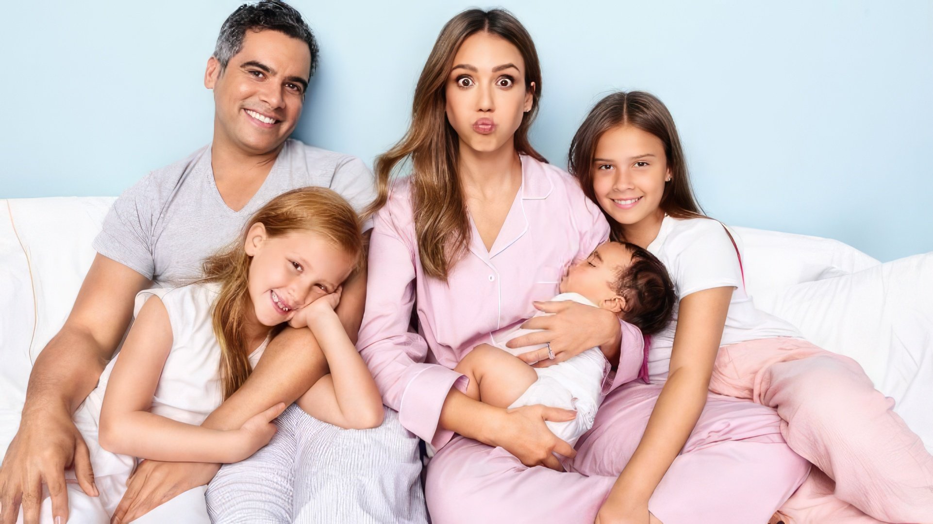 Jessica Alba con su exesposo e hijos