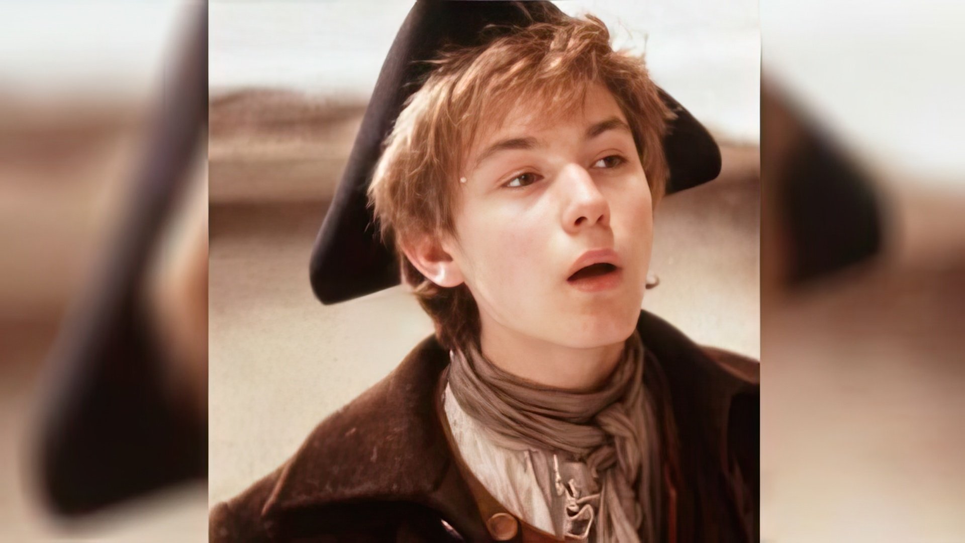 El joven Jude Law en la obra 'The Tailor from Gloucestershire'