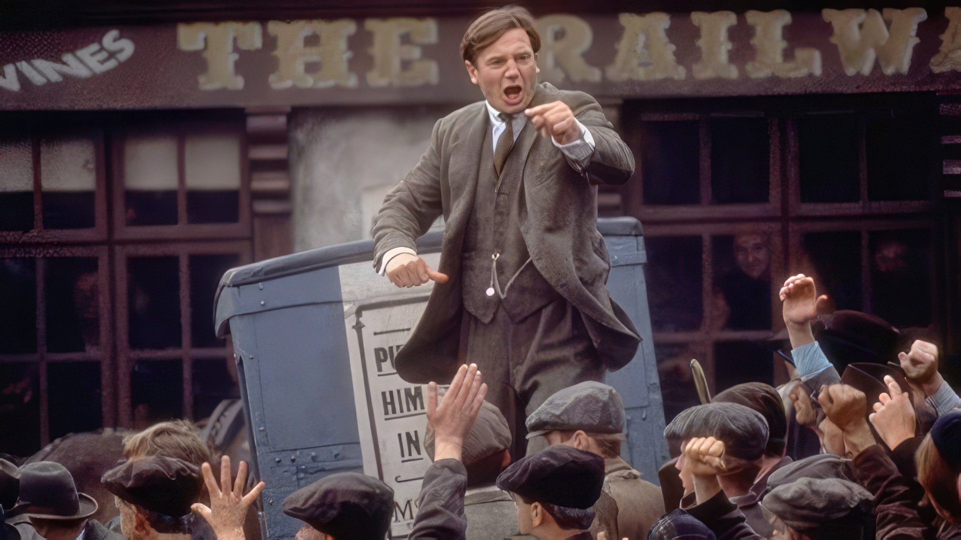 Liam Neeson en la película "Michael Collins"