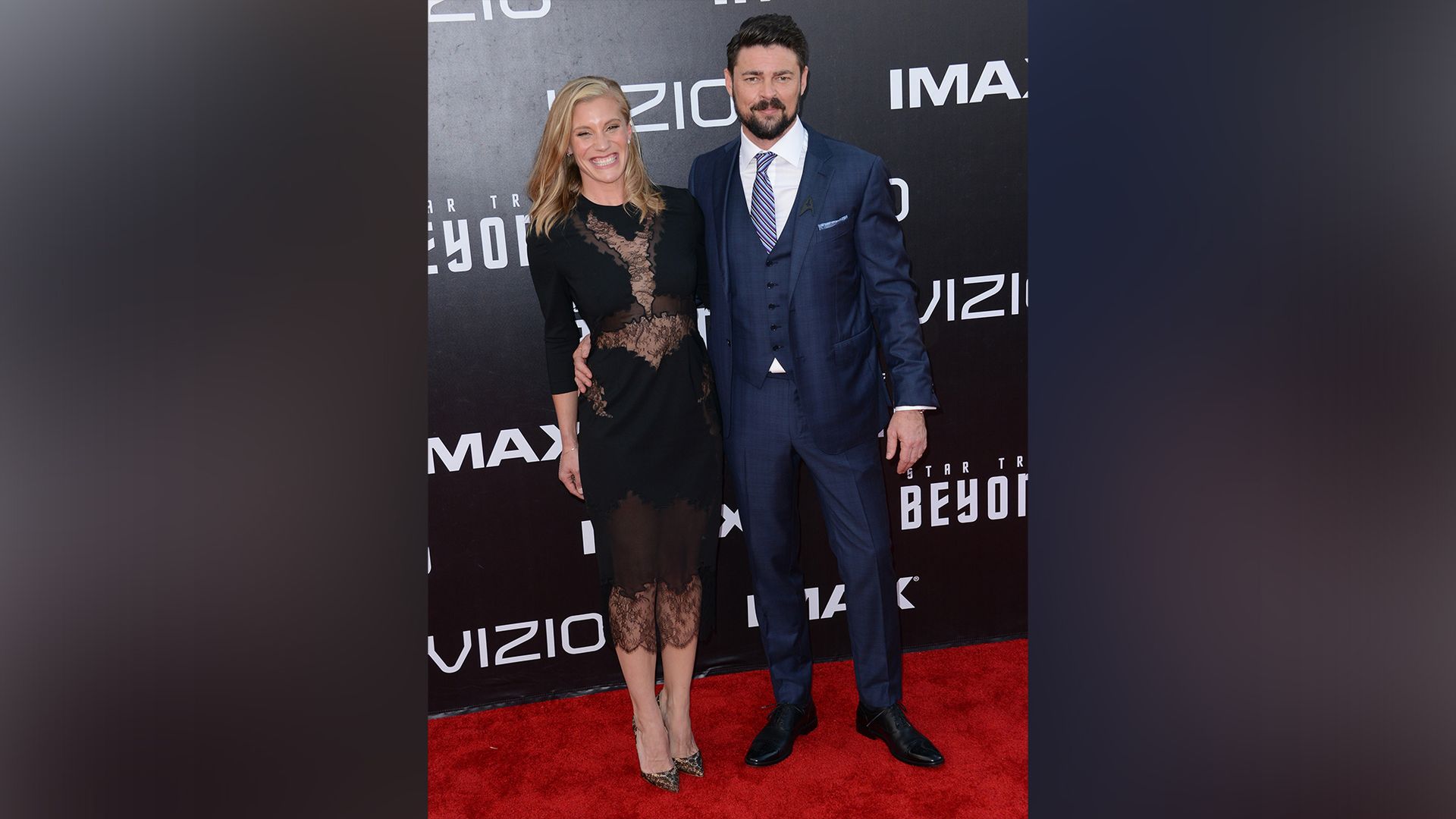 Katee Sackhoff y Karl Urban