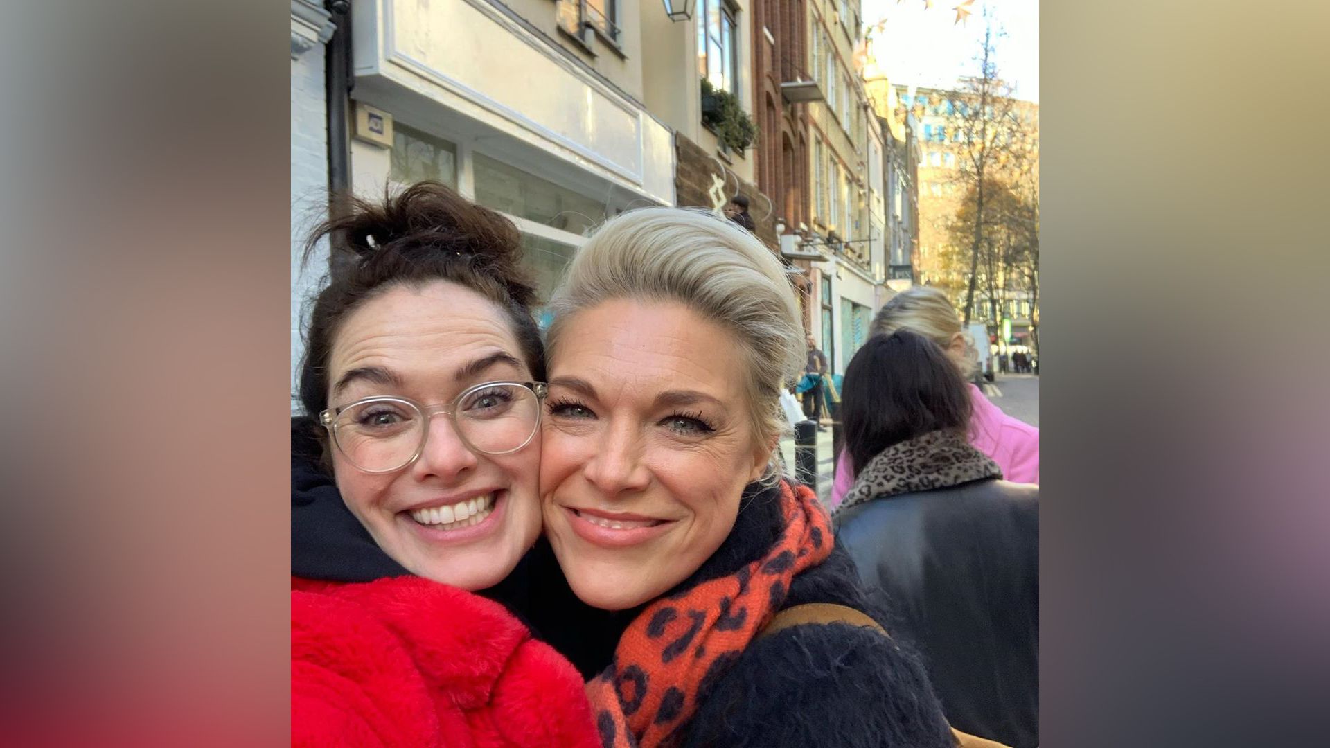 Hannah Waddingham y Lena Headey