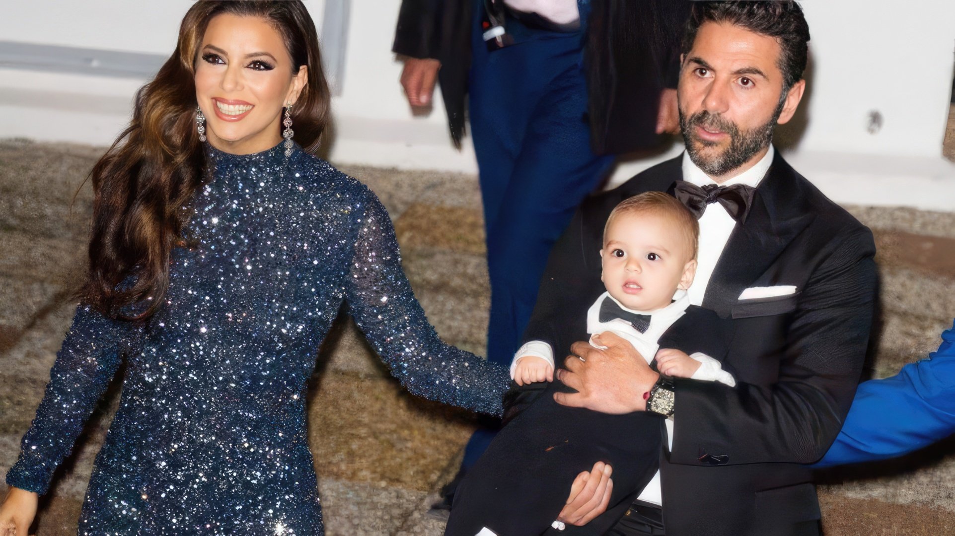 Eva Longoria con su esposo e hijo