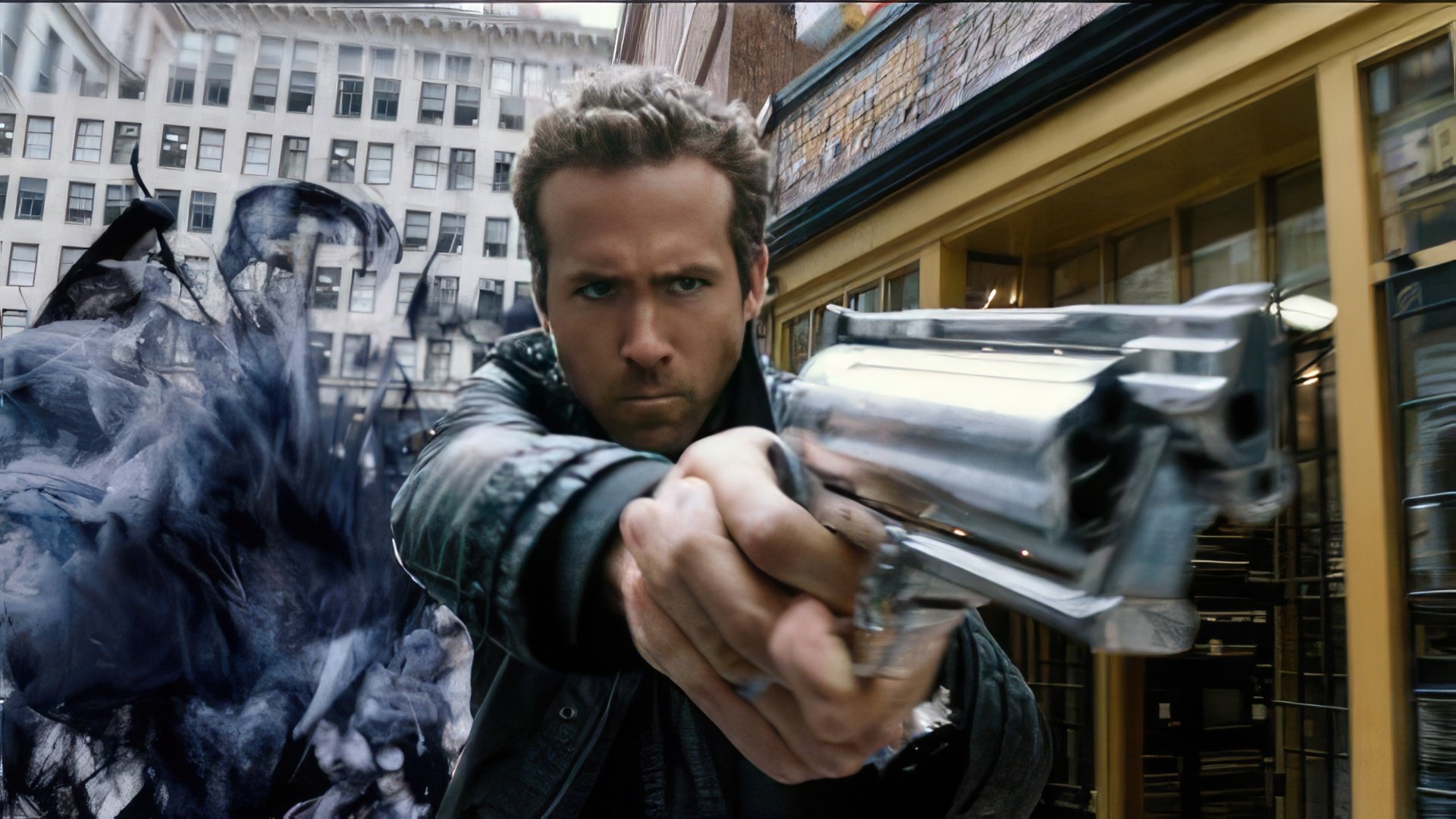 En Criminal, Ryan Reynolds demostró sus habilidades de combate