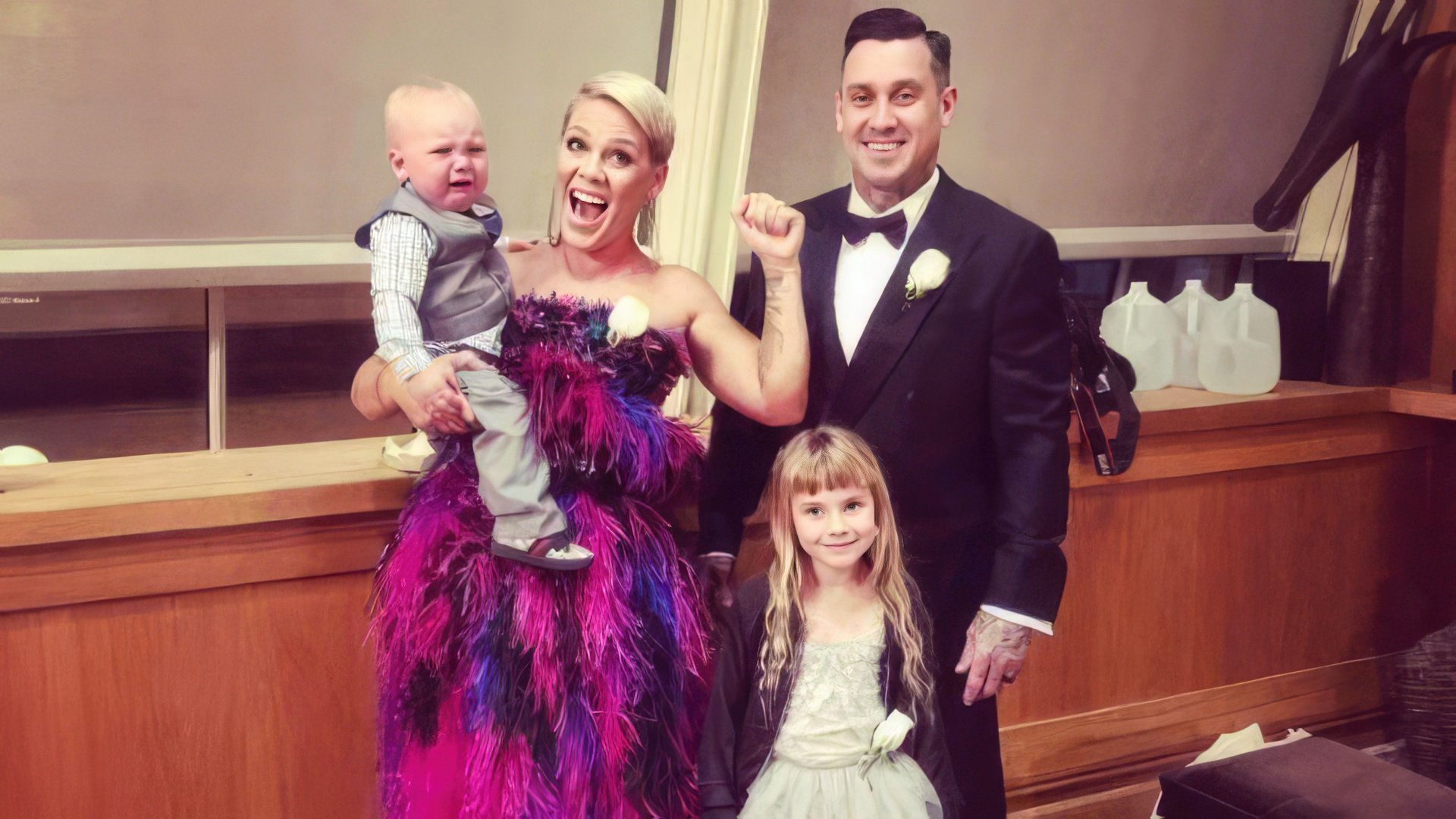 Pink con su esposo e hijos