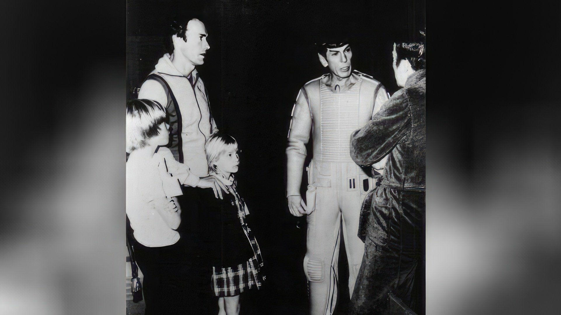 Clint Eastwood con sus hijos en el set de la serie de TV Star Trek