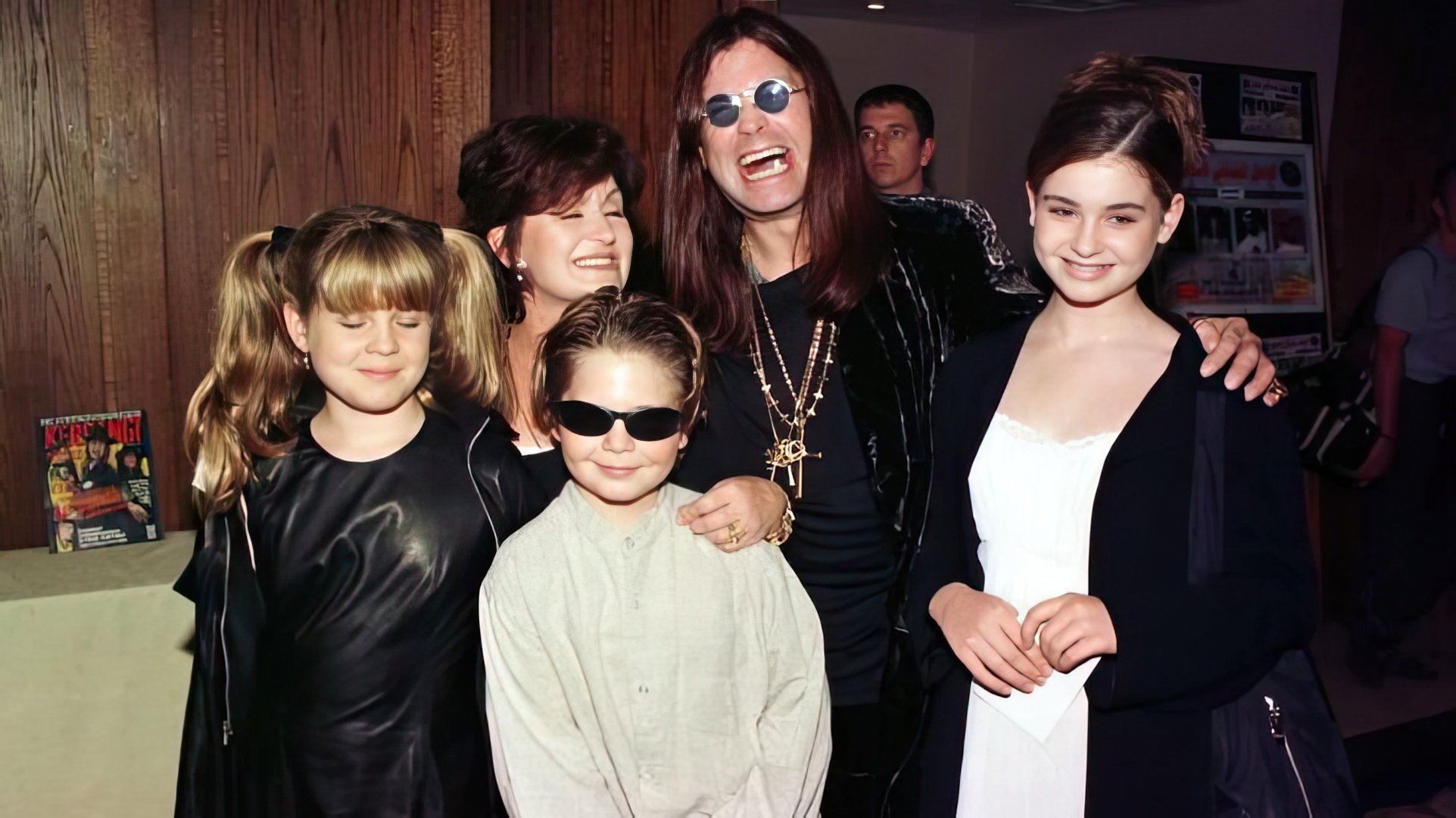 Ozzy Osbourne con su esposa e hijos