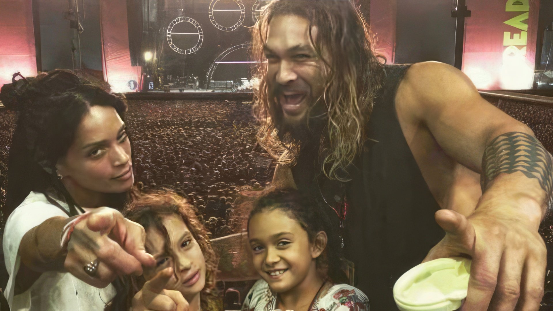 Jason Momoa con su esposa e hijos