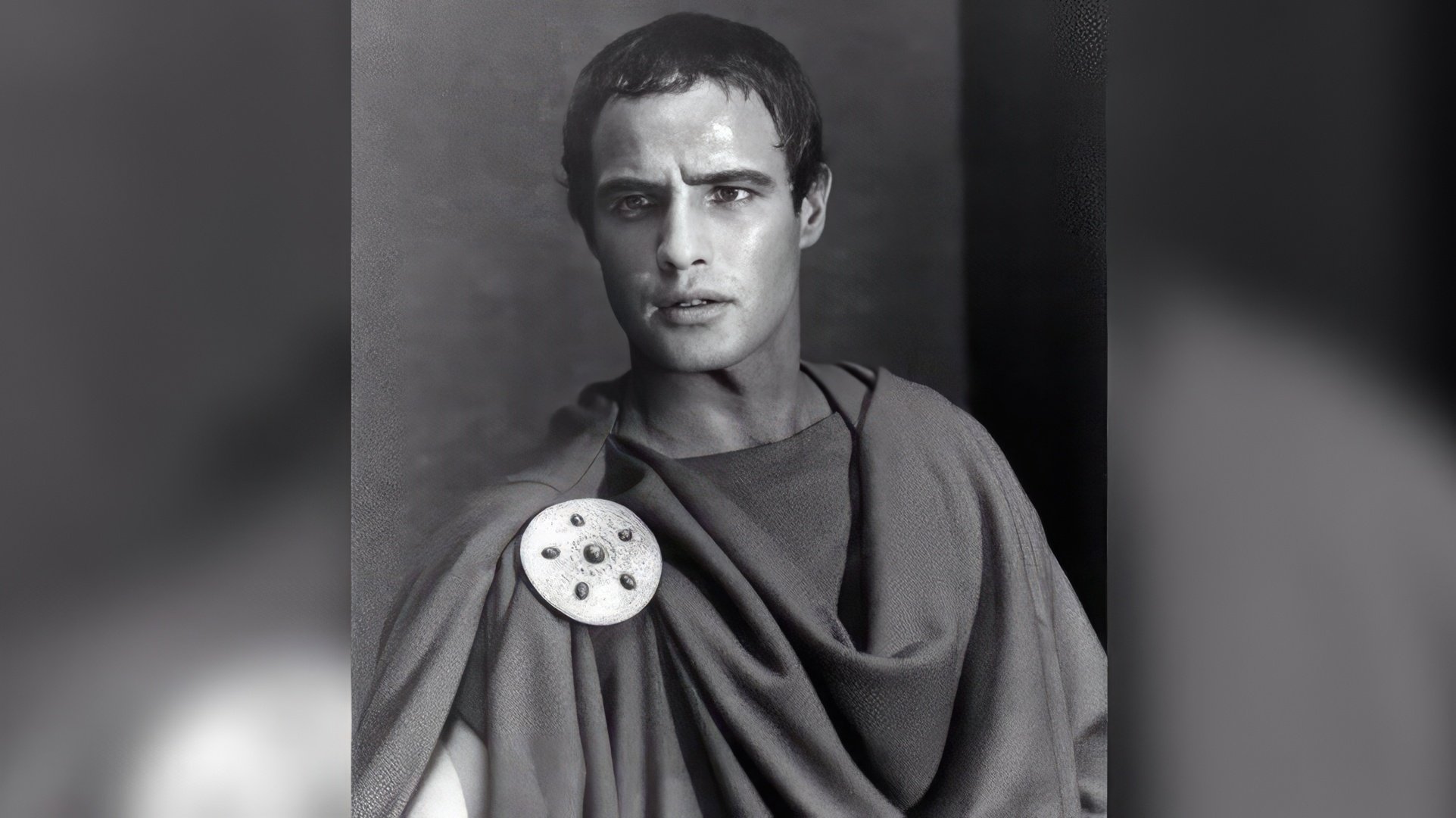 Marlon Brando como Marco Antonio