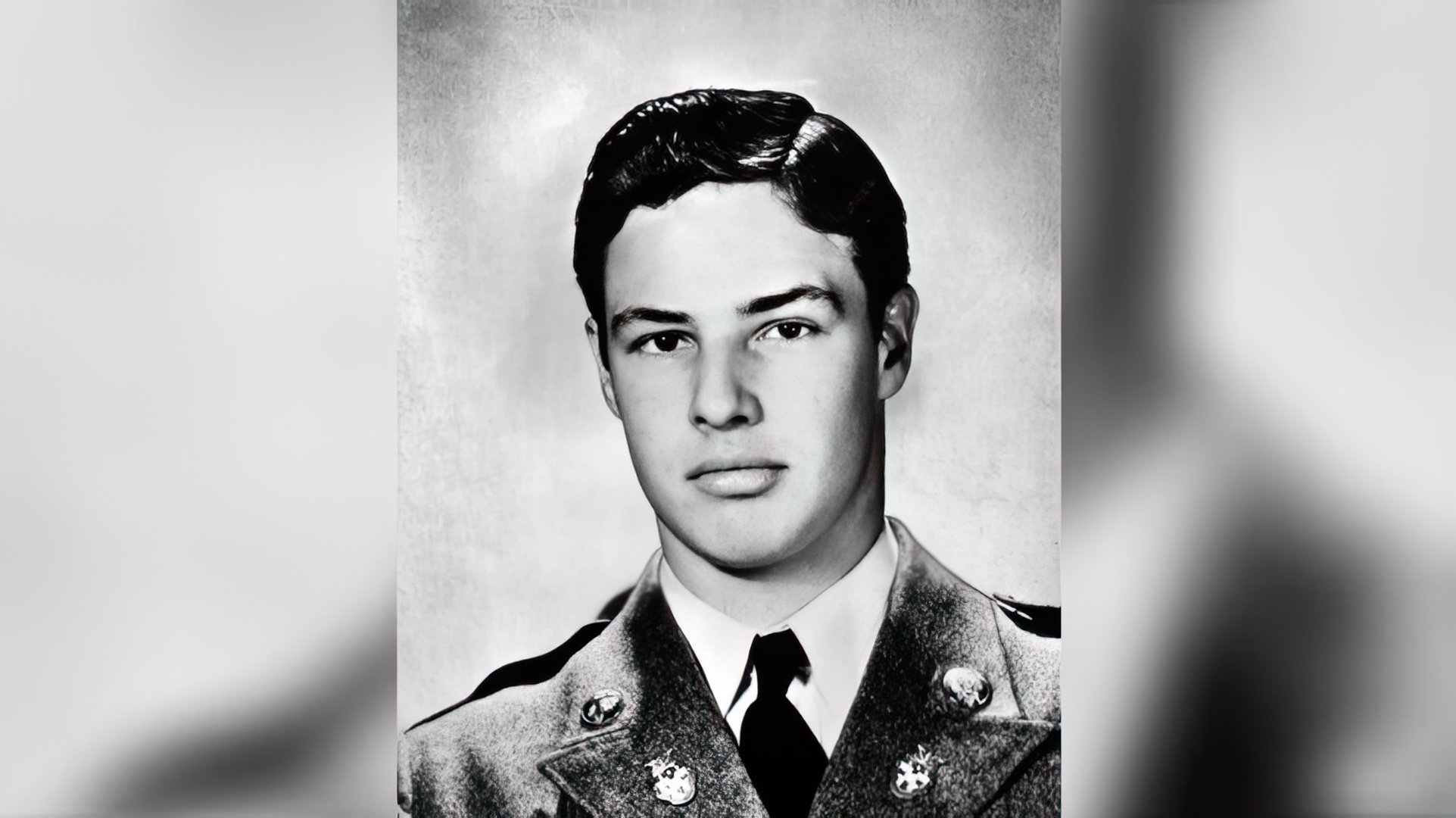 Marlon Brando en la escuela militar