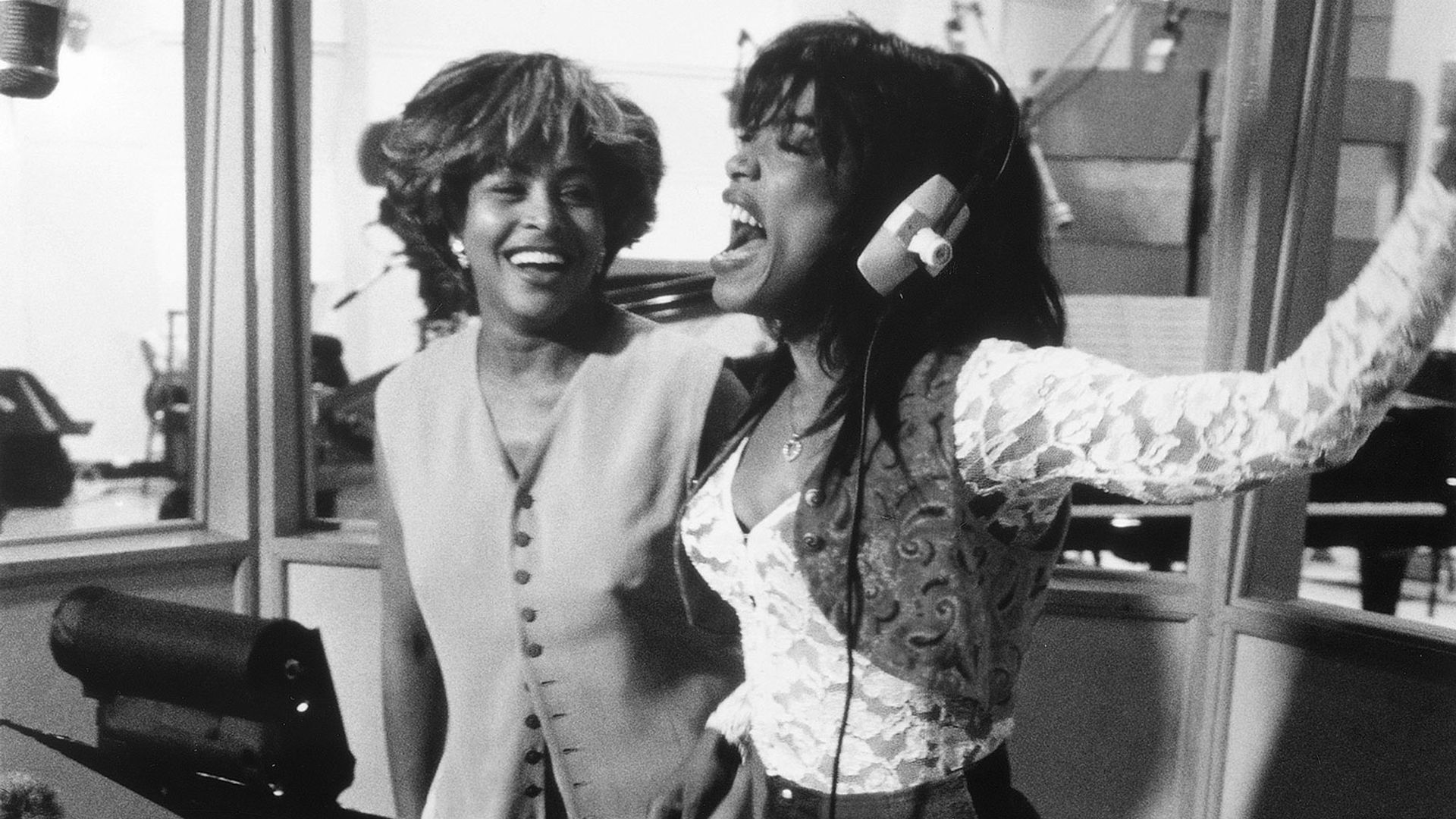 Tina Turner y Angela Bassett (1993)
