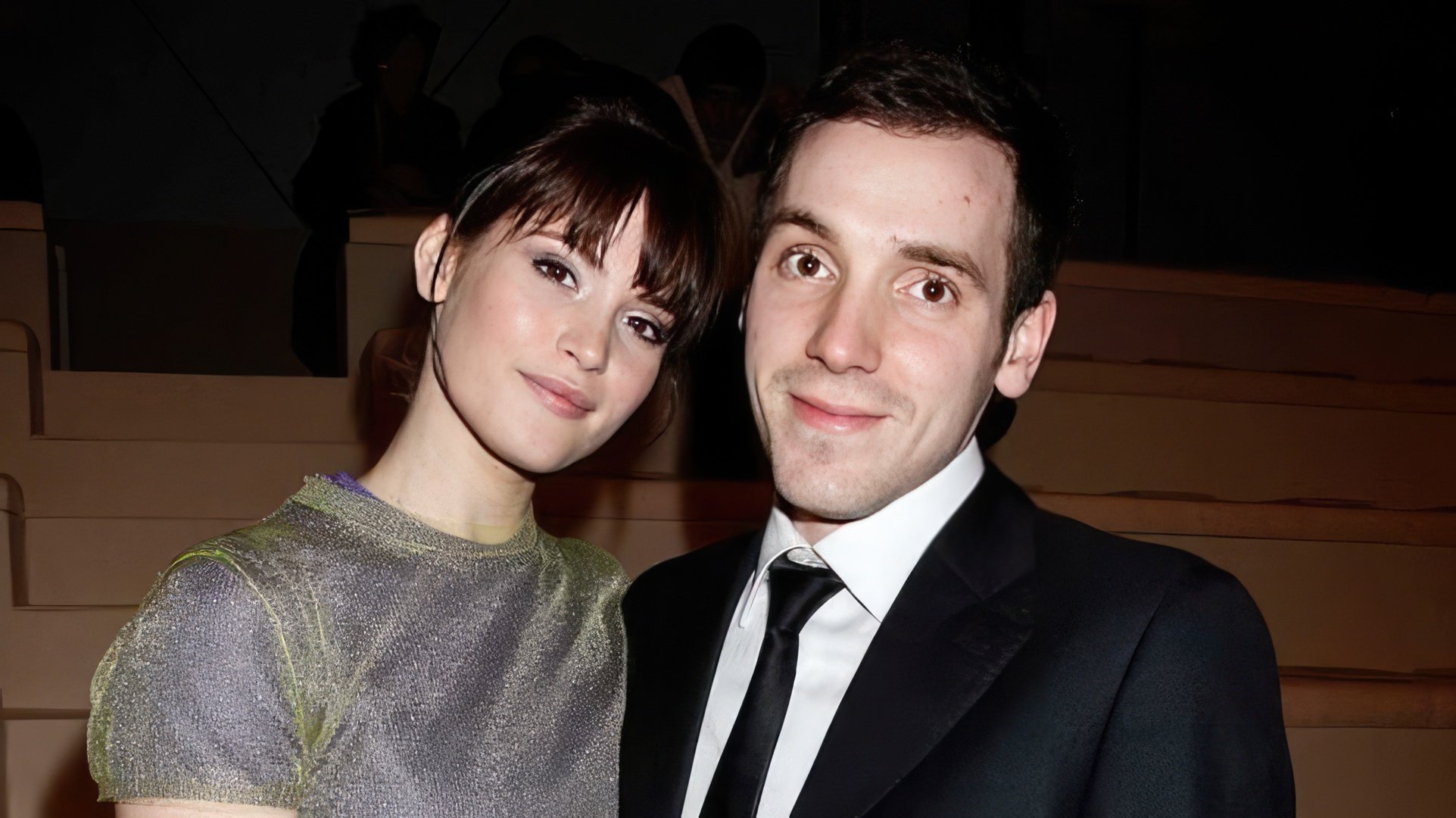 Gemma Arterton y John Nolan