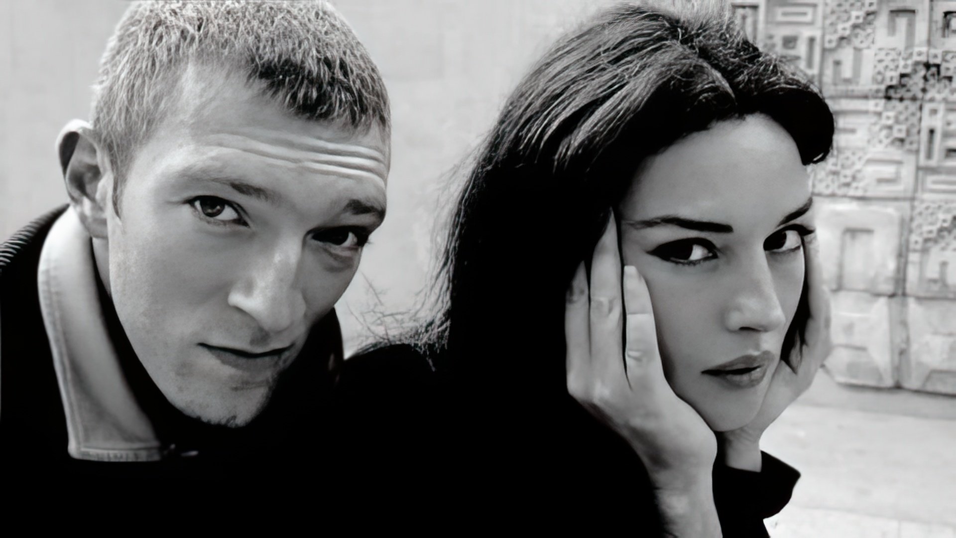 Jóvenes Vincent Cassel y Monica Bellucci