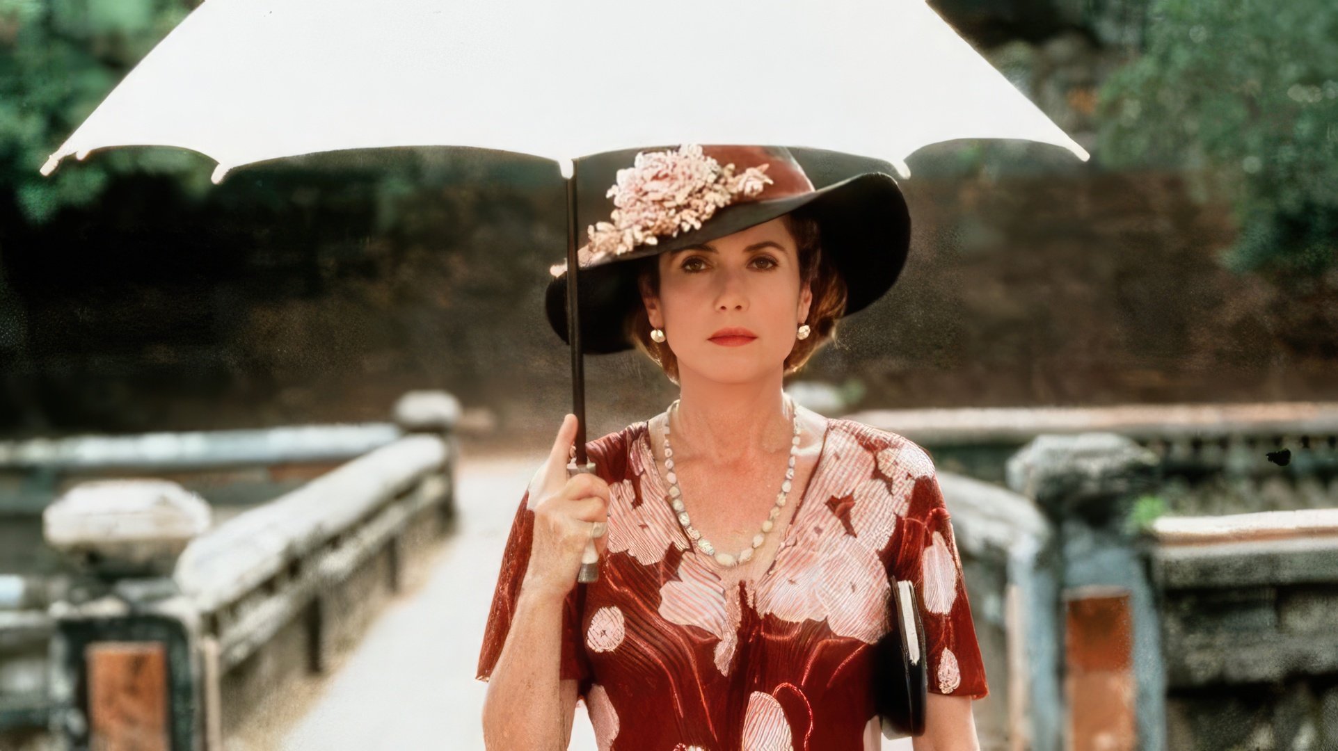 Elegante Catherine Deneuve en la película Indochine