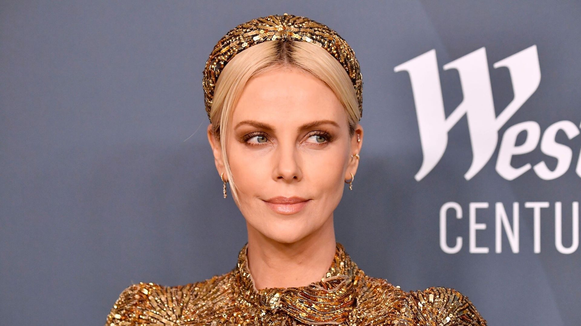 Charlize Theron es Leo según el horóscopo