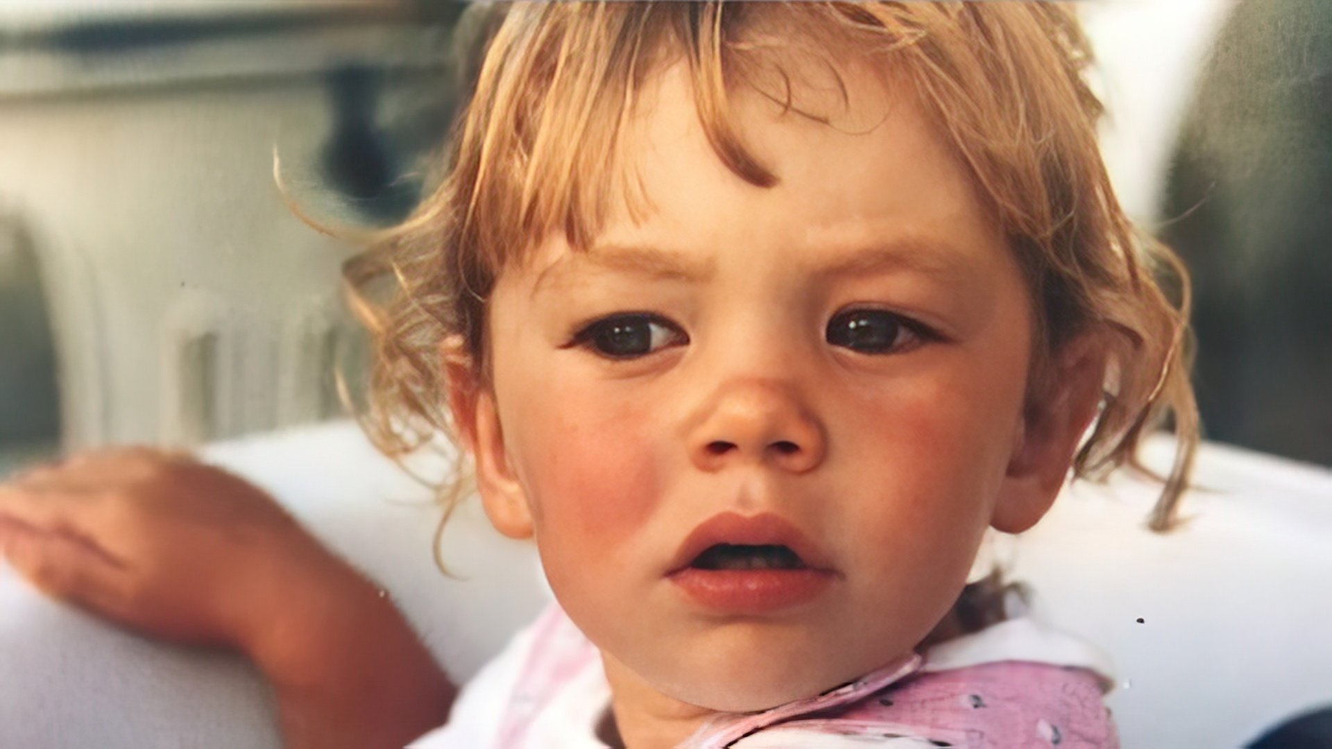 Vanessa Kirby de niña