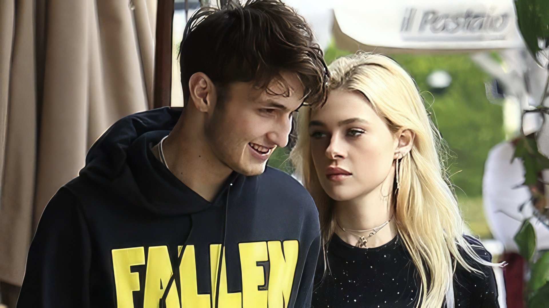 Nicola Peltz y Anwar Hadid
