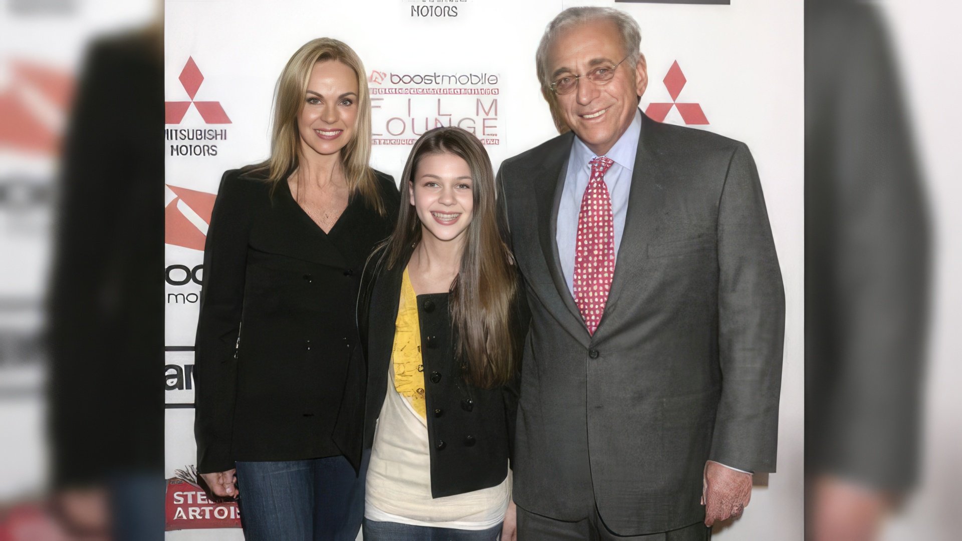 Nicola Peltz con sus padres