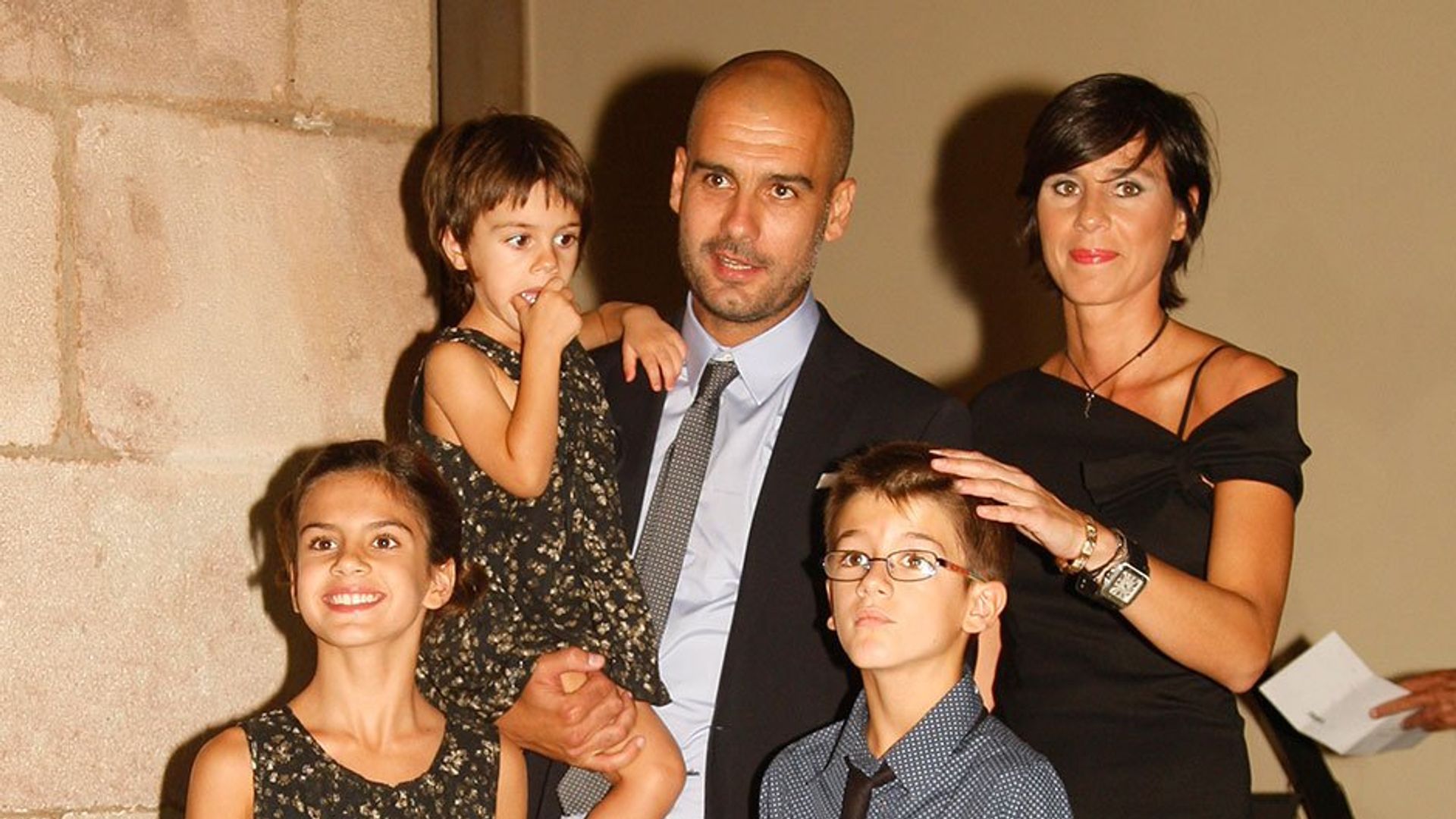 Pep Guardiola con su esposa e hijos