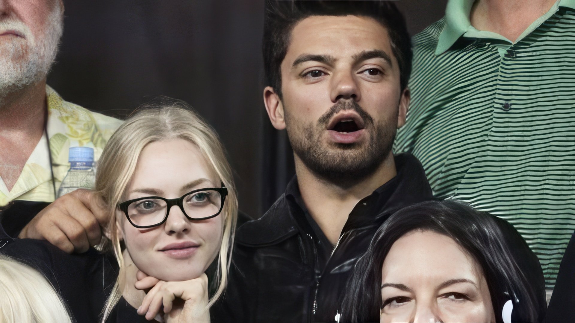 Dominic Cooper y Amanda Seyfried en un partido de béisbol